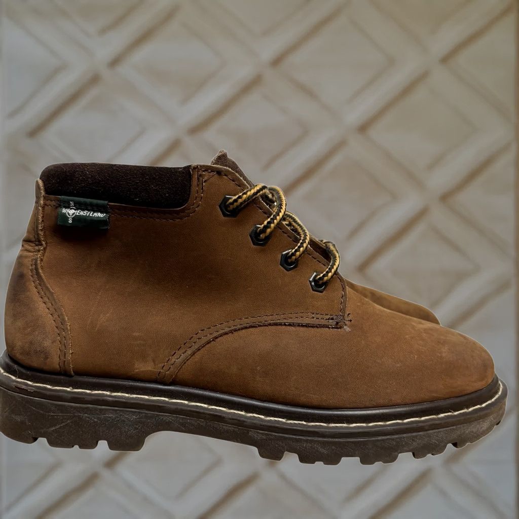 Eastland VINTAGE Eastland Chukka Boot Leather Lace Up Ankle Lug Sole Brown Women 7.5 Size M Casual Size US 8 / IT 38 - 1 Thumbnail