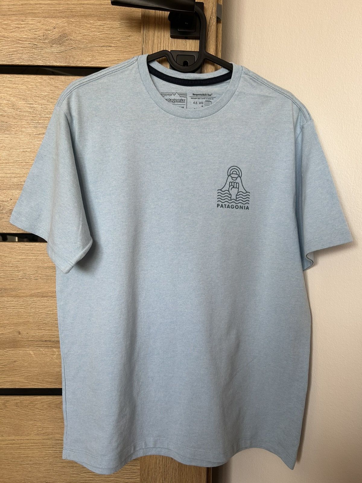 Patagonia PATAGONIA PEAK PROTECTOR BADGE RESPONSIBILI-TEE FIN BLUE Size US S / EU 44-46 / 1 - 1 Thumbnail