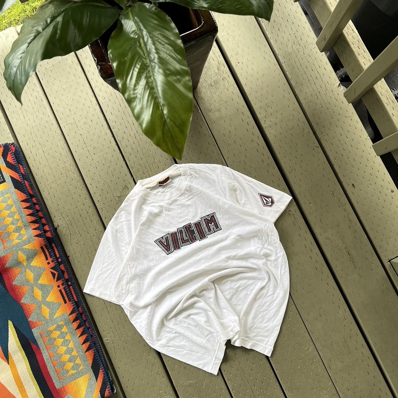 Vintage × Volcom VINTAGE Volcom Men Shirt Skate Y2K Logo Surf Grunge Tee Size US L / EU 52-54 / 3 - 3 Thumbnail