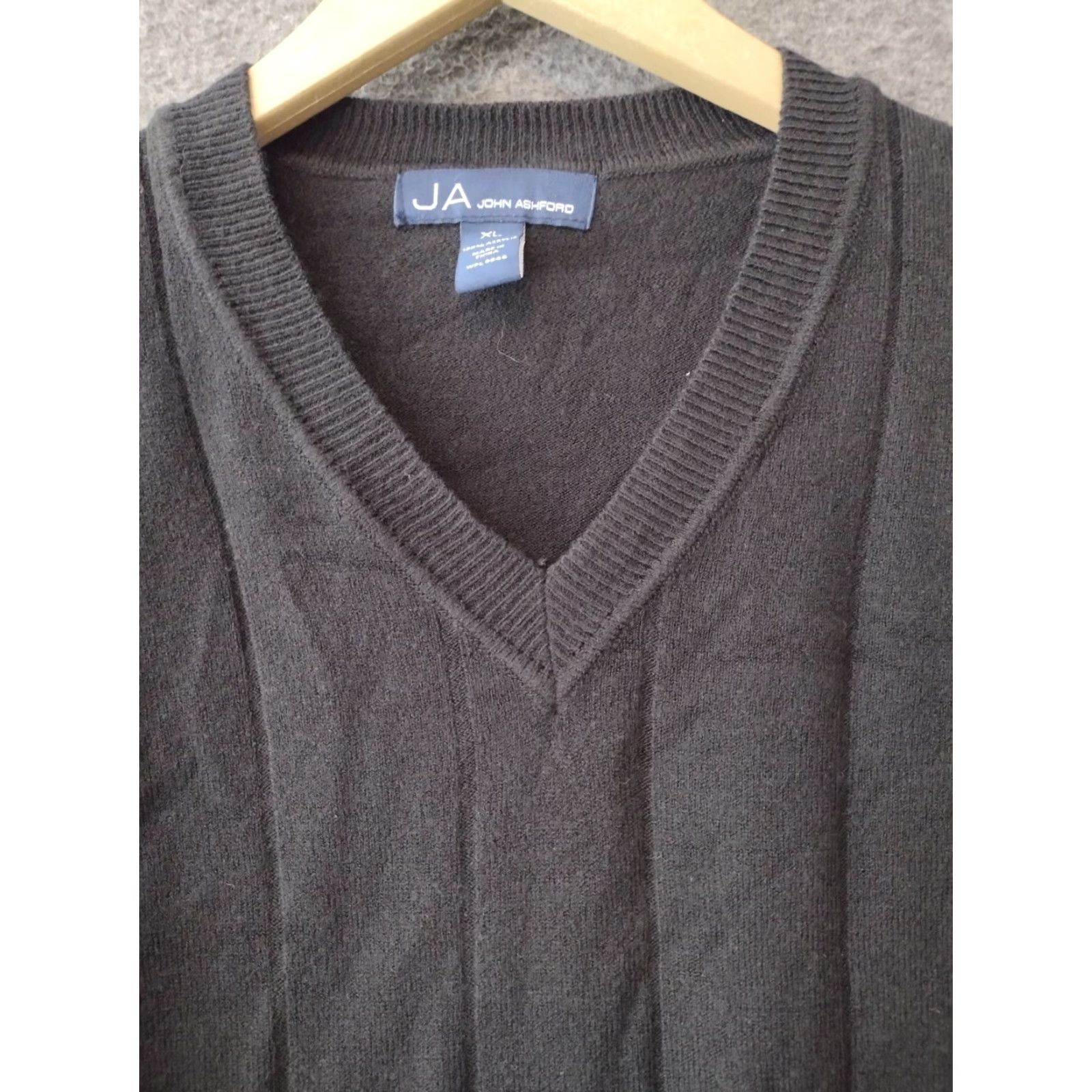 Vintage John Ashford Sweater Men's XL Black Long Sleeve V Neck Pullover Size US XL / EU 56 / 4 - 3 Thumbnail