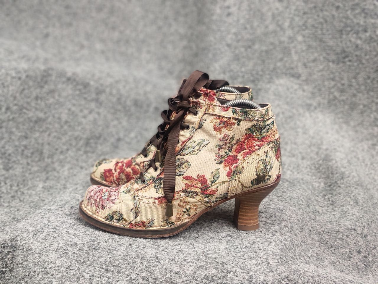 Vintage Neosen Vintage Floral Tapestry Bootie Ankle Shoes baroque Size US 7 / IT 37 - 6 Thumbnail