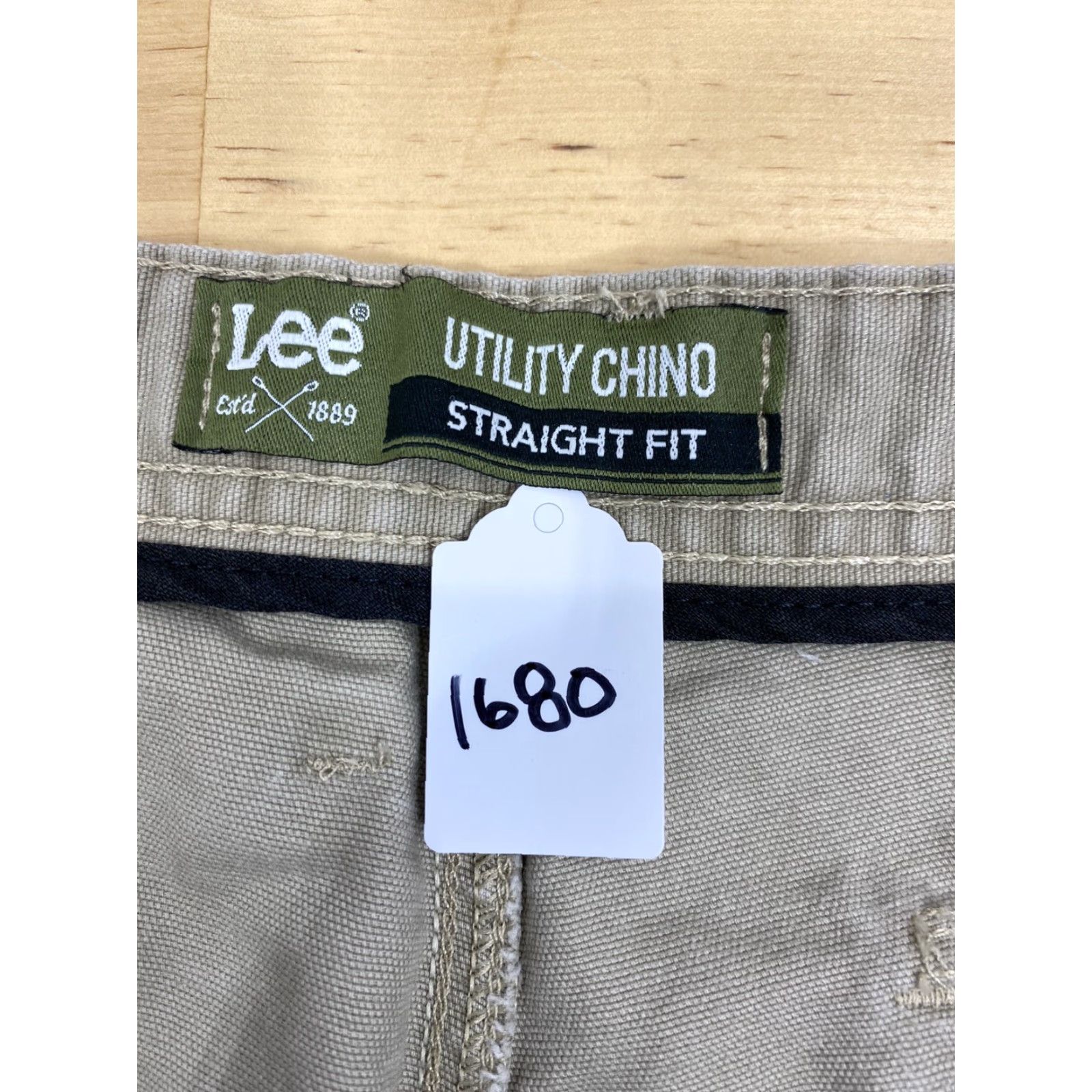 Lee **LEE CHINO SHORTS MEN BEIGE SZ 40** User: LEE CHINO SHORTS MEN BEIGE SZ 40 Size US 40 / EU 56 - 3 Thumbnail