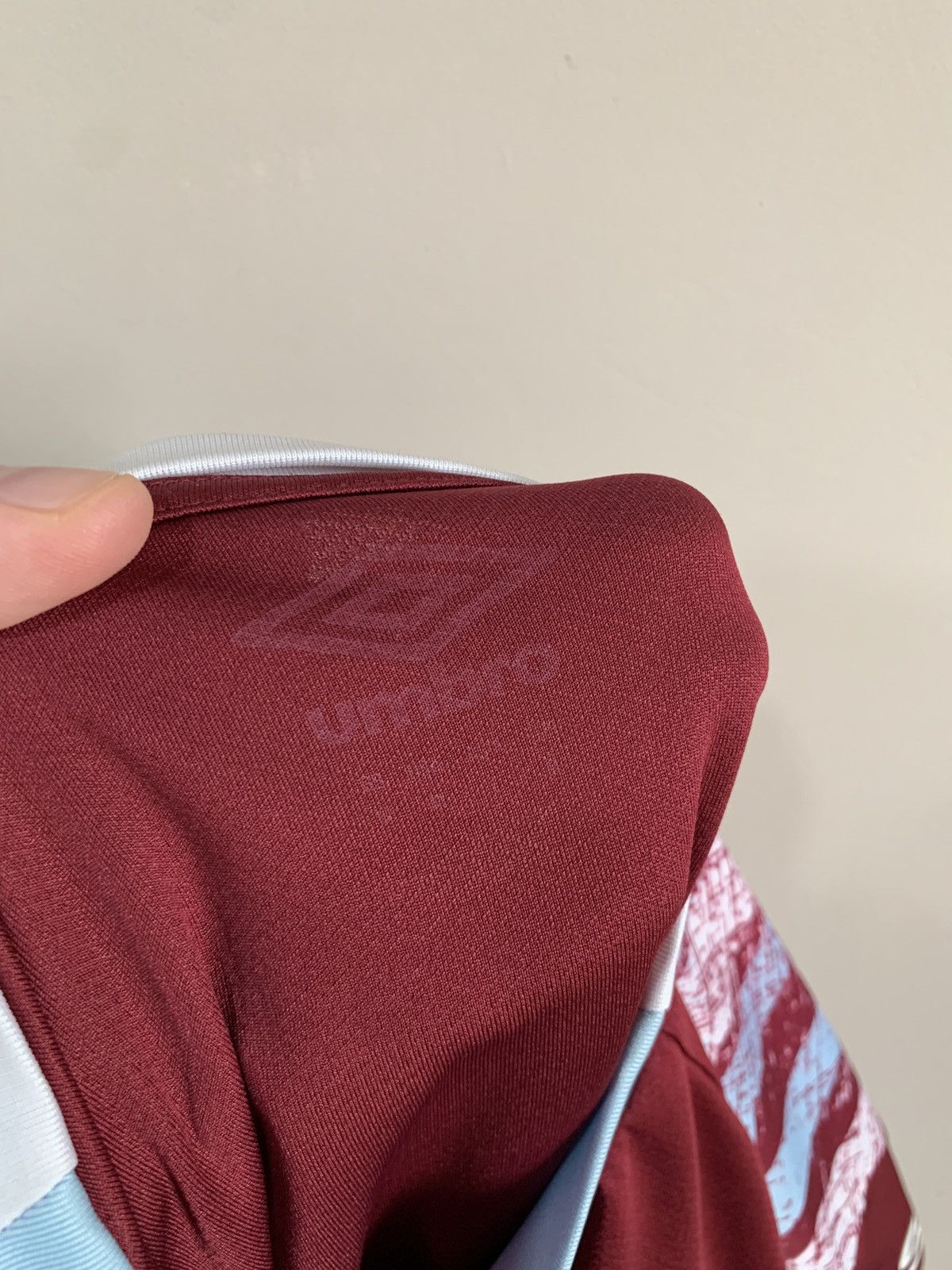 Umbro West Ham United Home Football Shirt Umbro Soccer Jersey Sz M Size US M / EU 48-50 / 2 - 8 Thumbnail