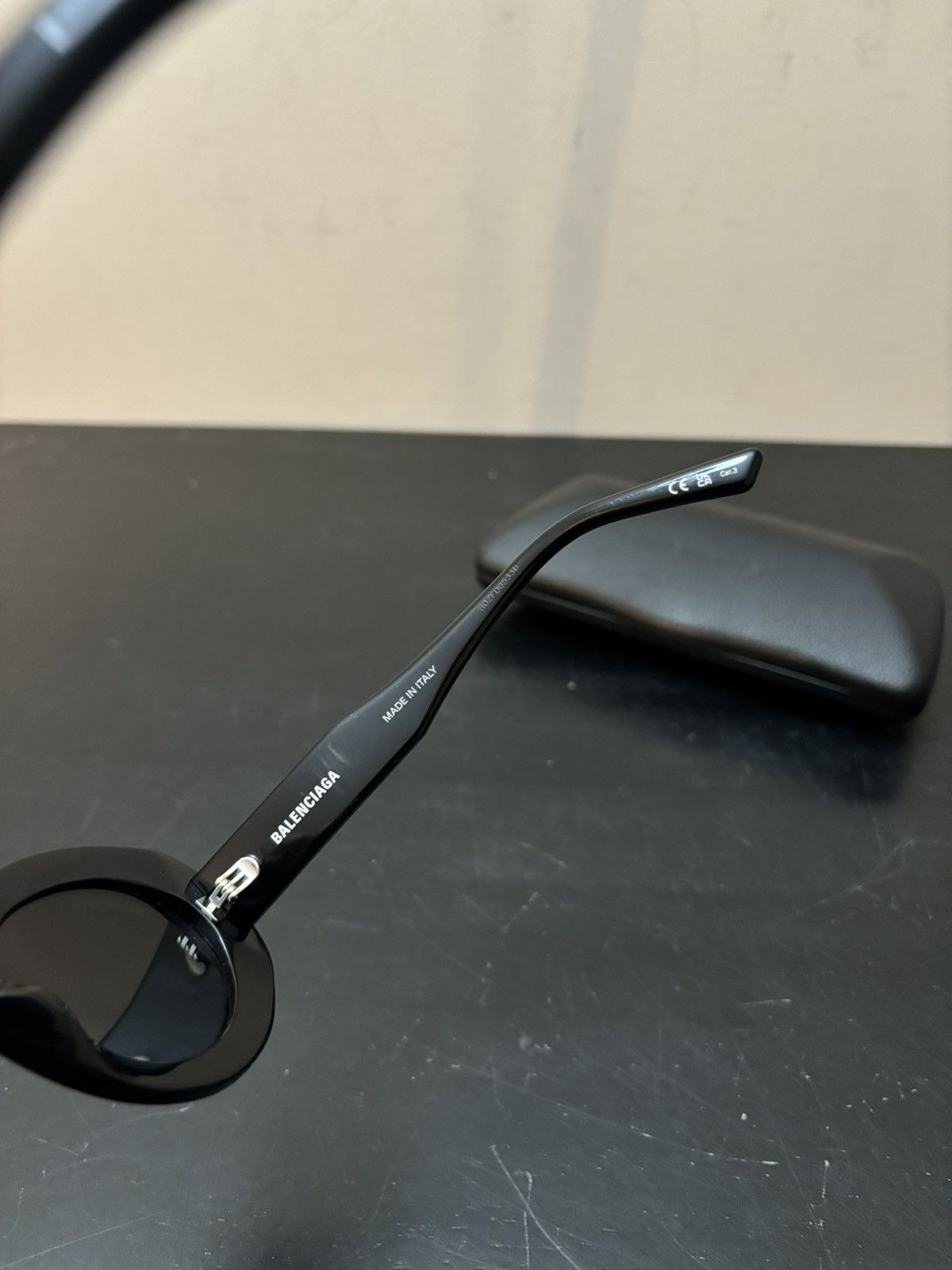 Balenciaga Balenciaga Oval Plastic Frame Logo Sunglasses Black Size ONE SIZE - 6 Thumbnail
