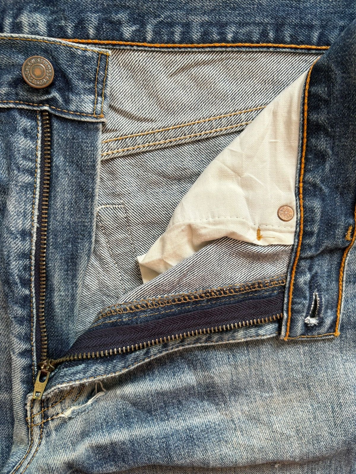 Levi's × Levi's Vintage Clothing Vintage 90s Levis 598 Mud Wash Distressed Loose Baggy Jeans Size US 32 / EU 48 - 9 Thumbnail