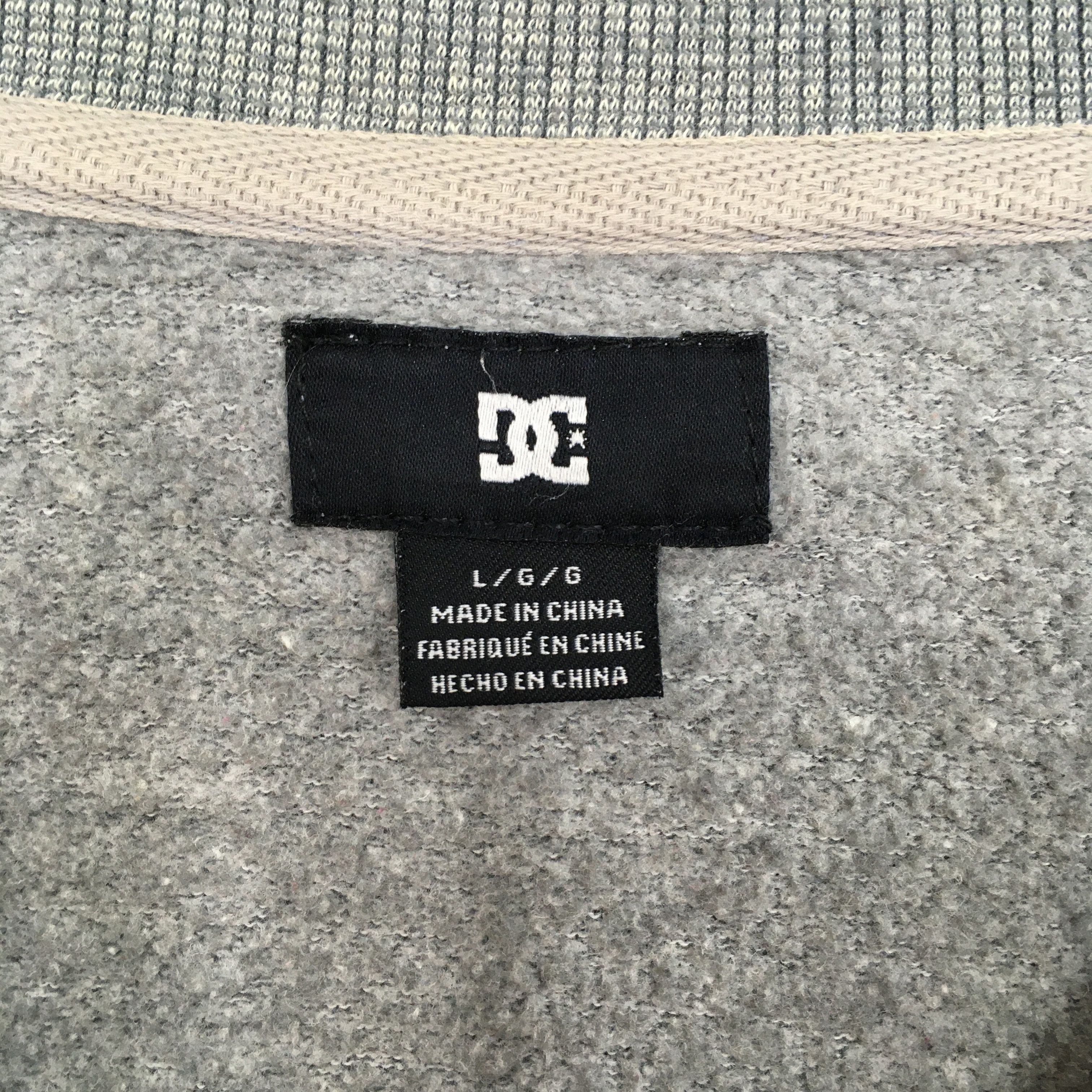 DC Vintage 90s Dc Shoe Co Usa Gray Sweatshirt Large Size US L / EU 52-54 / 3 - 3 Thumbnail