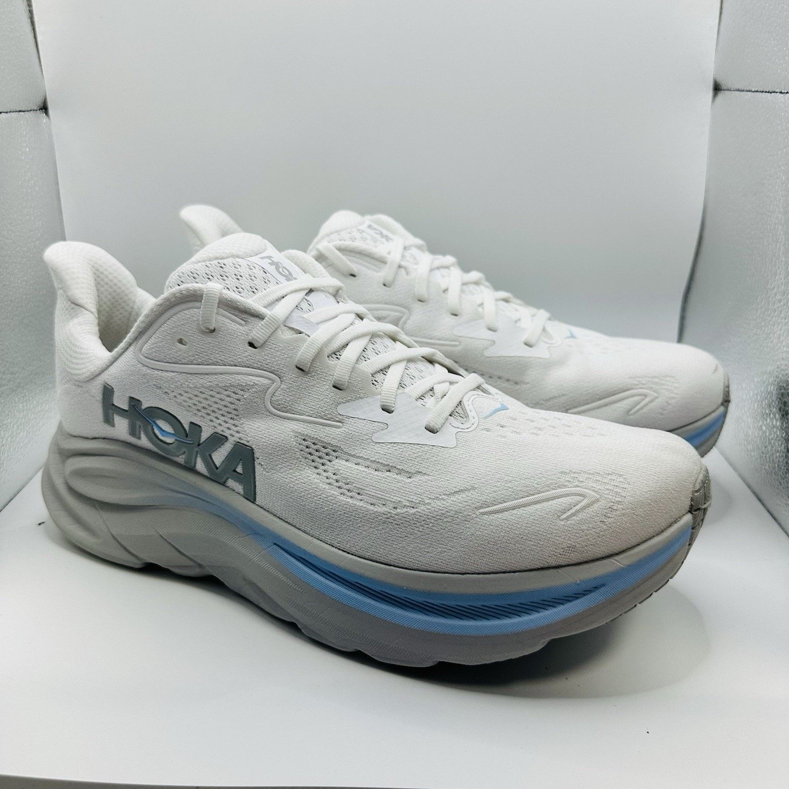 Hoka Size 11 - Hoka One One Clifton 10 White Glacier Blue Size US 11 / EU 44 - 2 Thumbnail