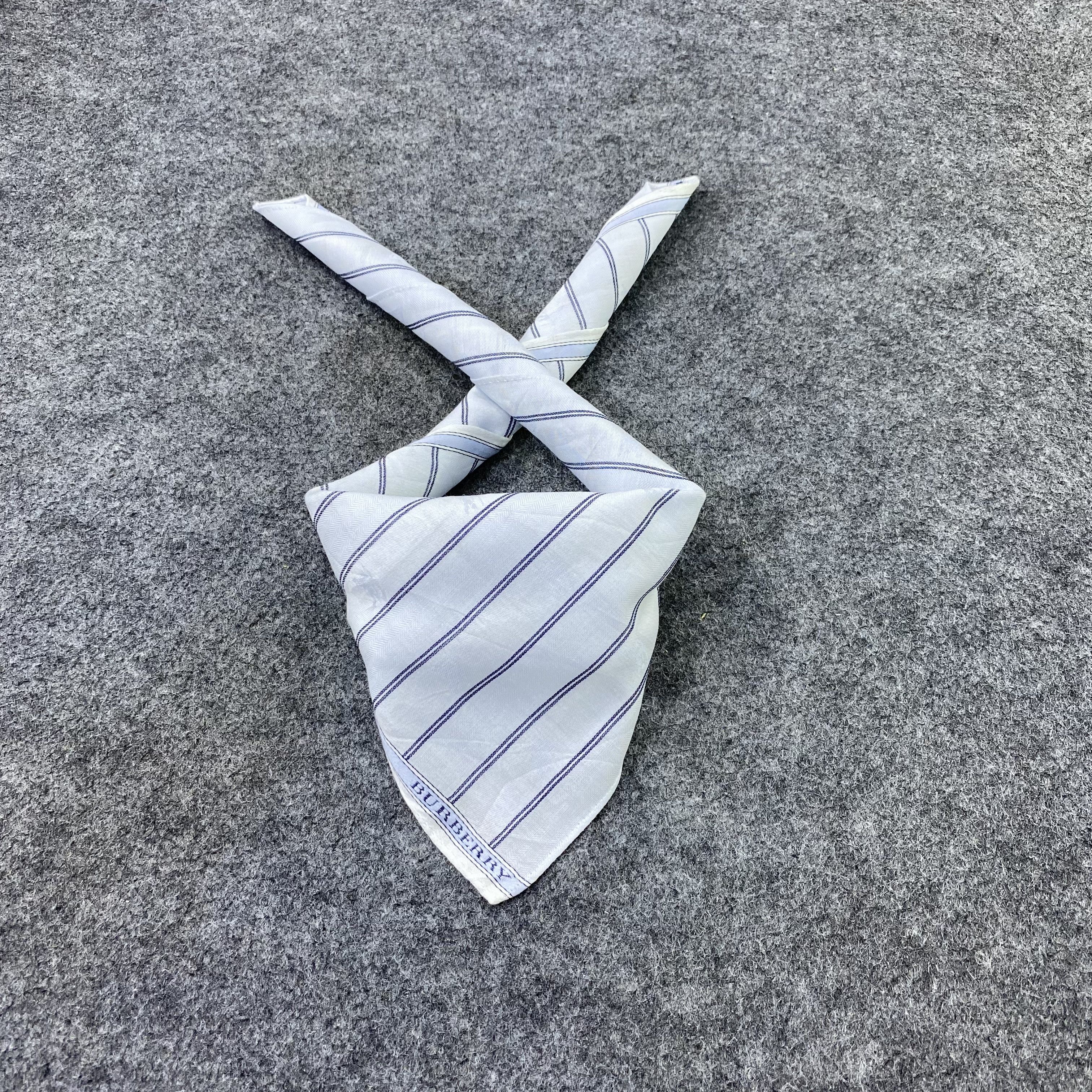 Burberry Burberry Handkerchief / Bandana / Neckerchief-B2290 Size ONE SIZE - 2 Thumbnail