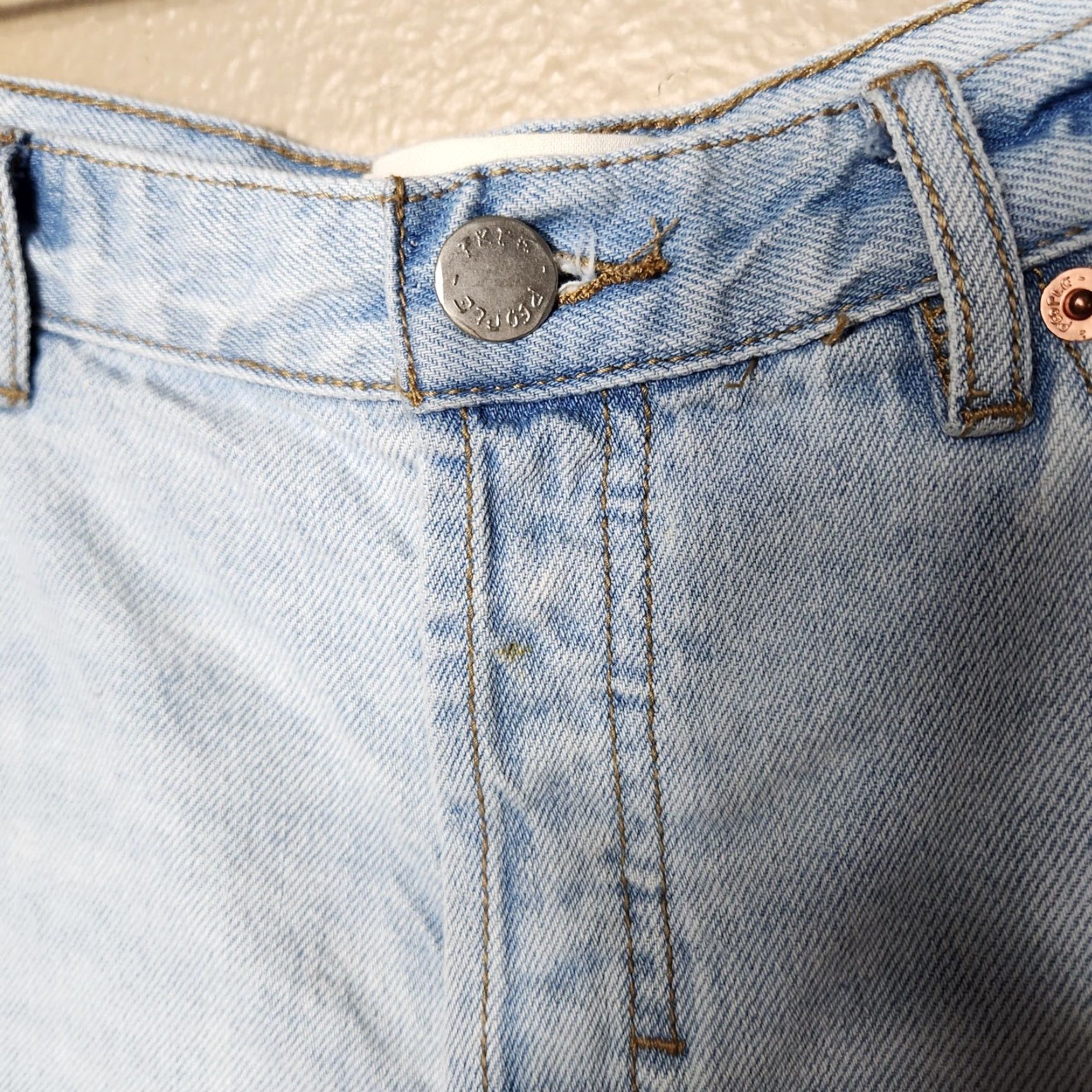 Free People VINTAGE Free People We the Free Button Fly Light Wash Cut Off Jean Shorts 29 Women Denim 5-Pocket Bohemian Festival Girls or Womens Size 29" - 5 Thumbnail