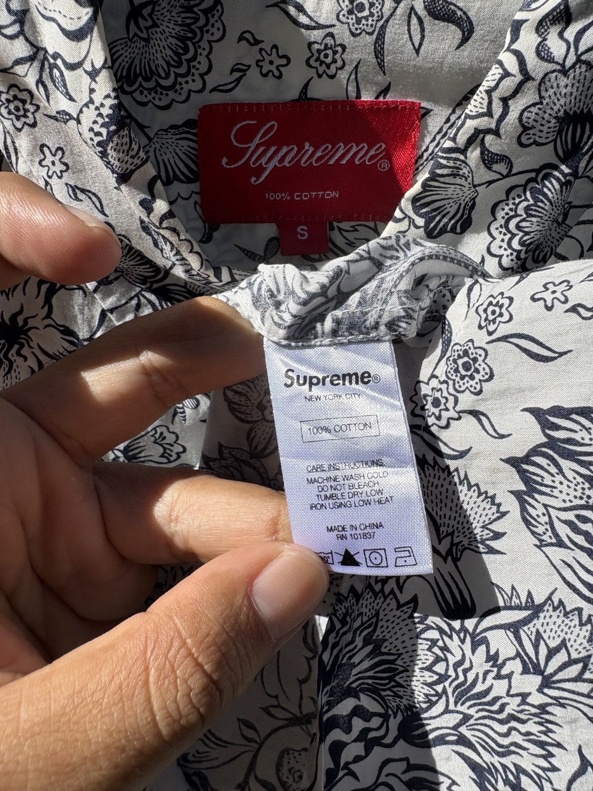 Supreme Supreme printed white shirt Size US S / EU 44-46 / 1 - 14 Thumbnail