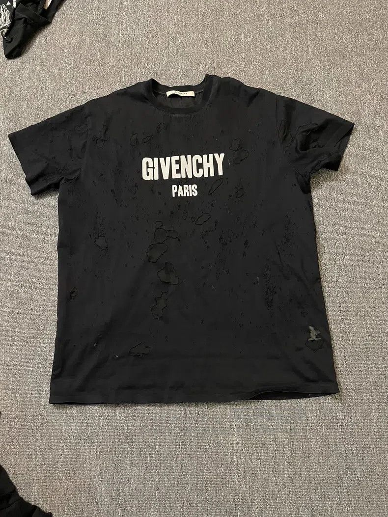 Givenchy Givenchy Ripped Short Sleeve Size US S / EU 44-46 / 1 - 1 Thumbnail