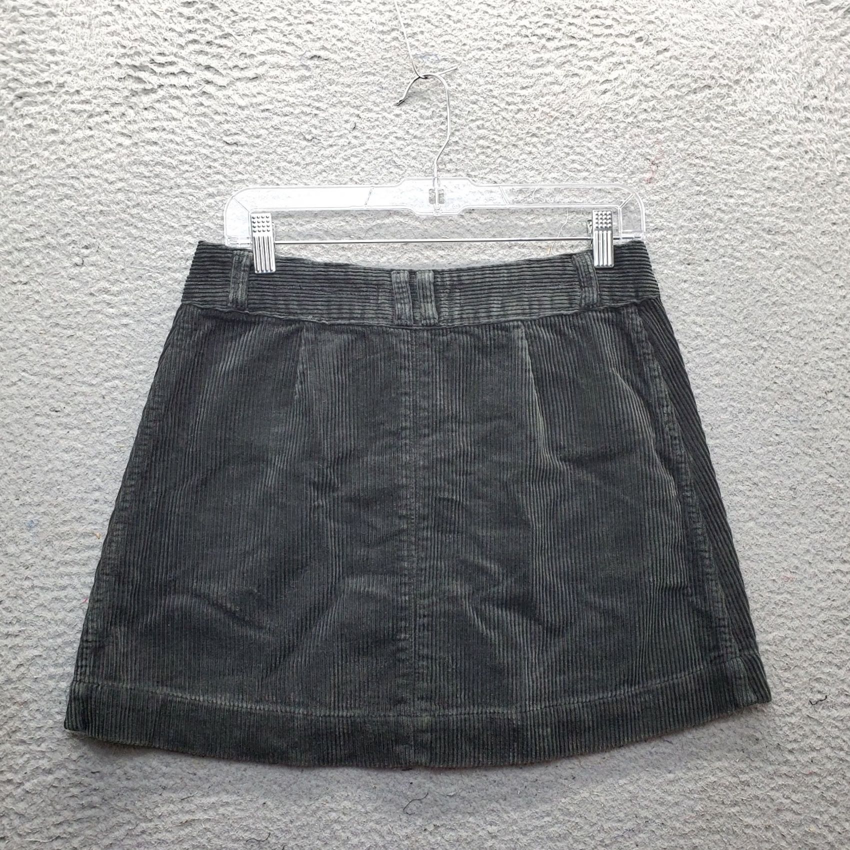 Abercrombie & Fitch Abercrombie & Fitch Mini Skirt Womens Size 4 Green Corduroy Flap Pocket 2 Button Fly, White Space, N/A? Size 27" / US 4 / IT 40 - 2 Thumbnail