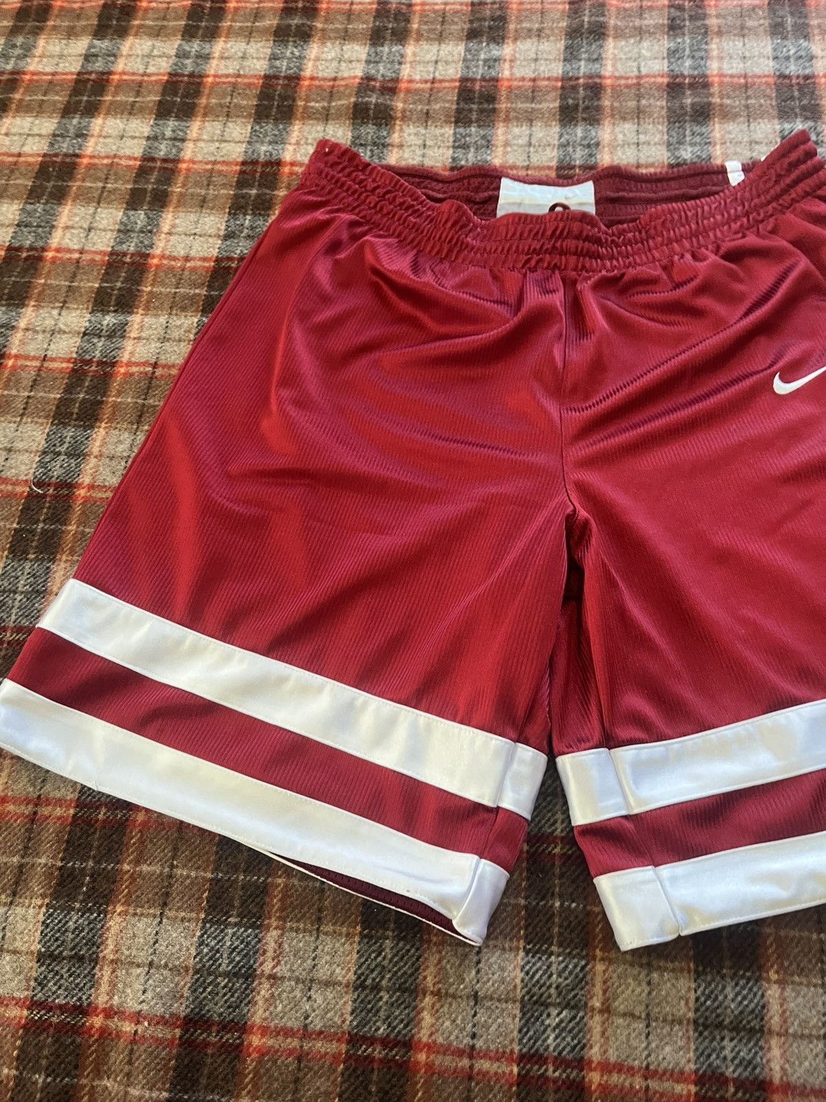 Nike Vintage 2000’s Y2K Nike Reversible Basketball Shorts mens 34 Size US 34 / EU 50 - 2 Thumbnail