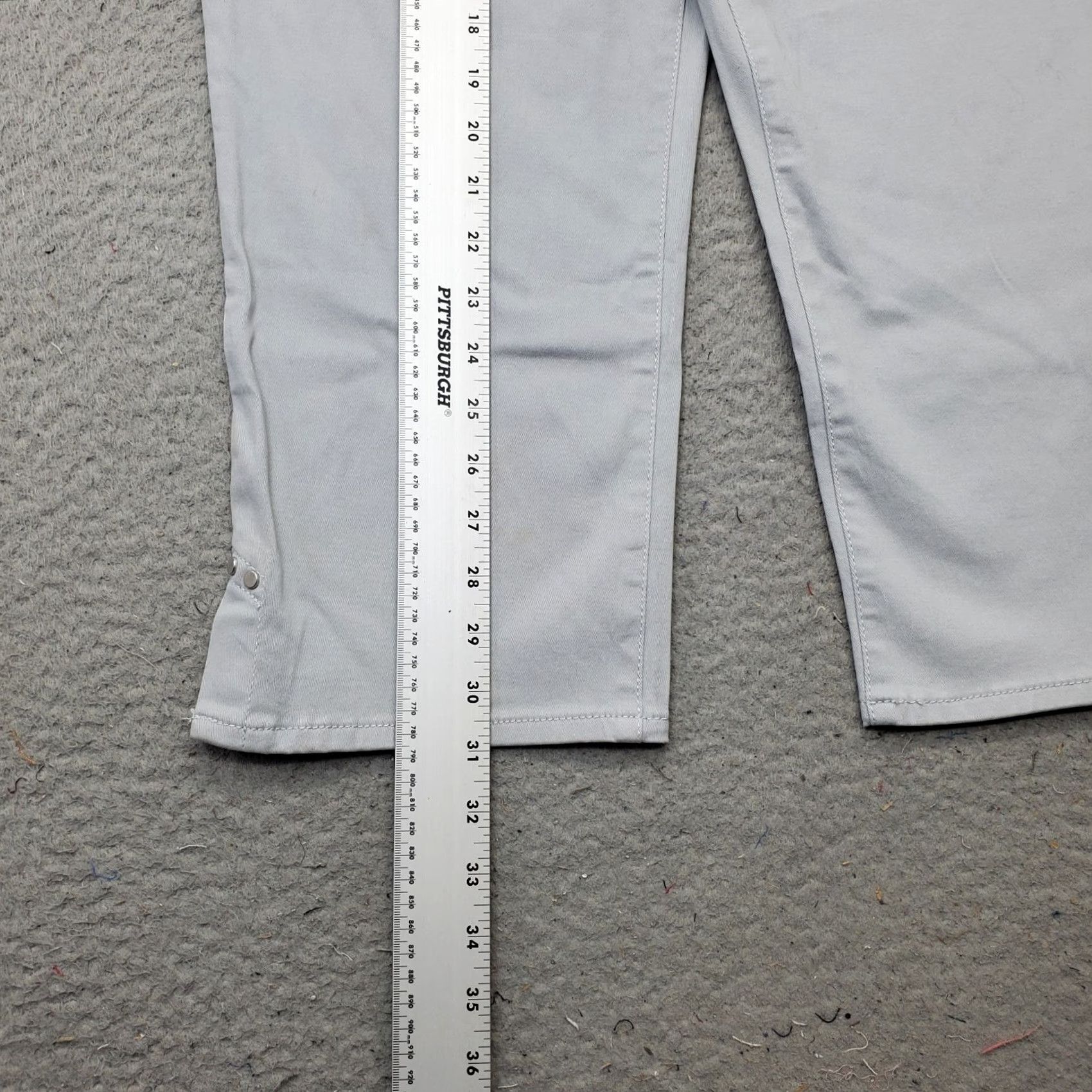Gloria Vanderbilt Gloria Vanderbilt Capri Pants Womens 8 Gray Slim Fit Mid Rise Pull On Ankle Slit Capri Pants Womens 8 Gray Slim Fit Mid Rise Pull On Ankle Slit Size 30" / US 8 / IT 44 - 3 Thumbnail