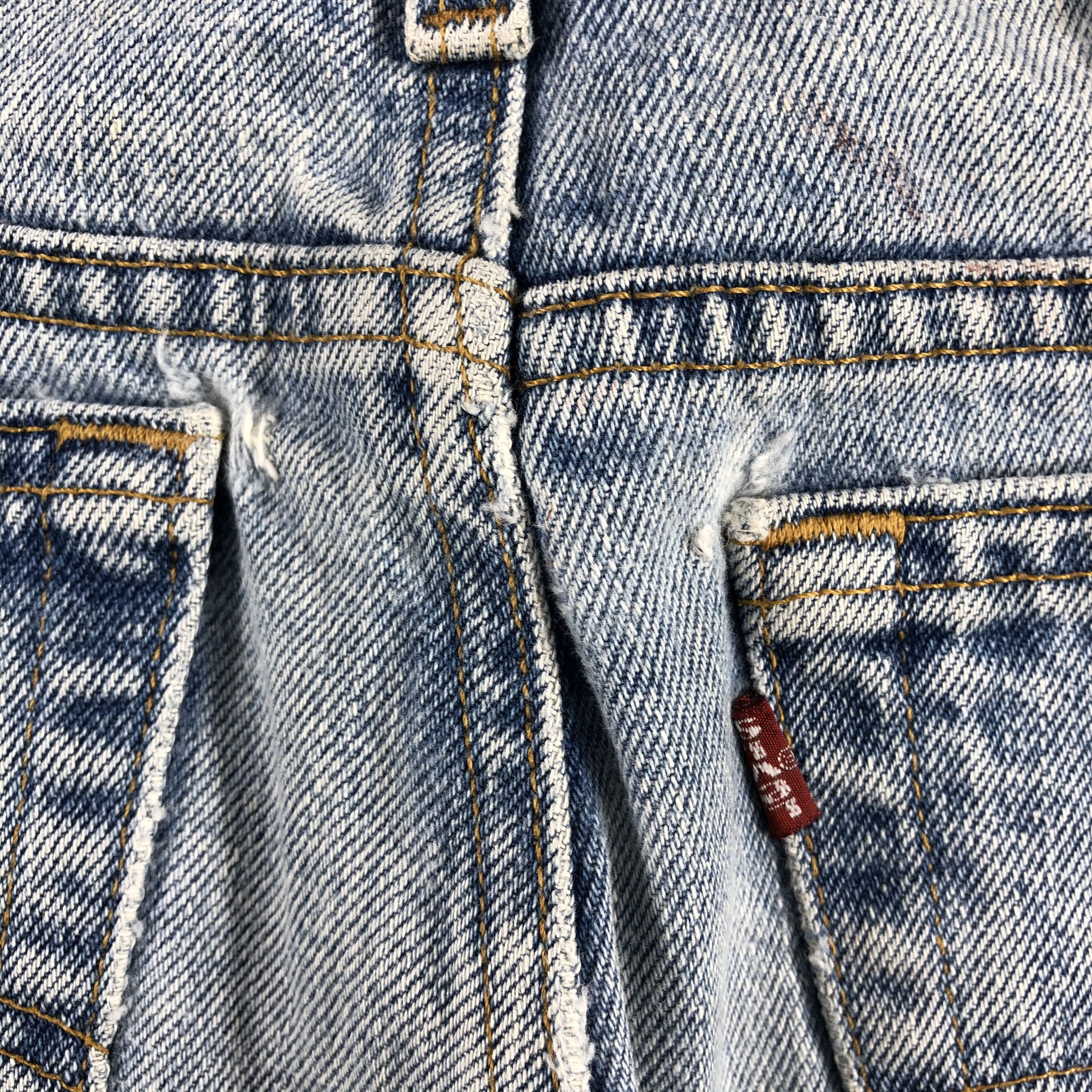 Levi's Vintage 90s Light Wash Levis 505 Jeans-J1659 Size US 37 - 10 Thumbnail