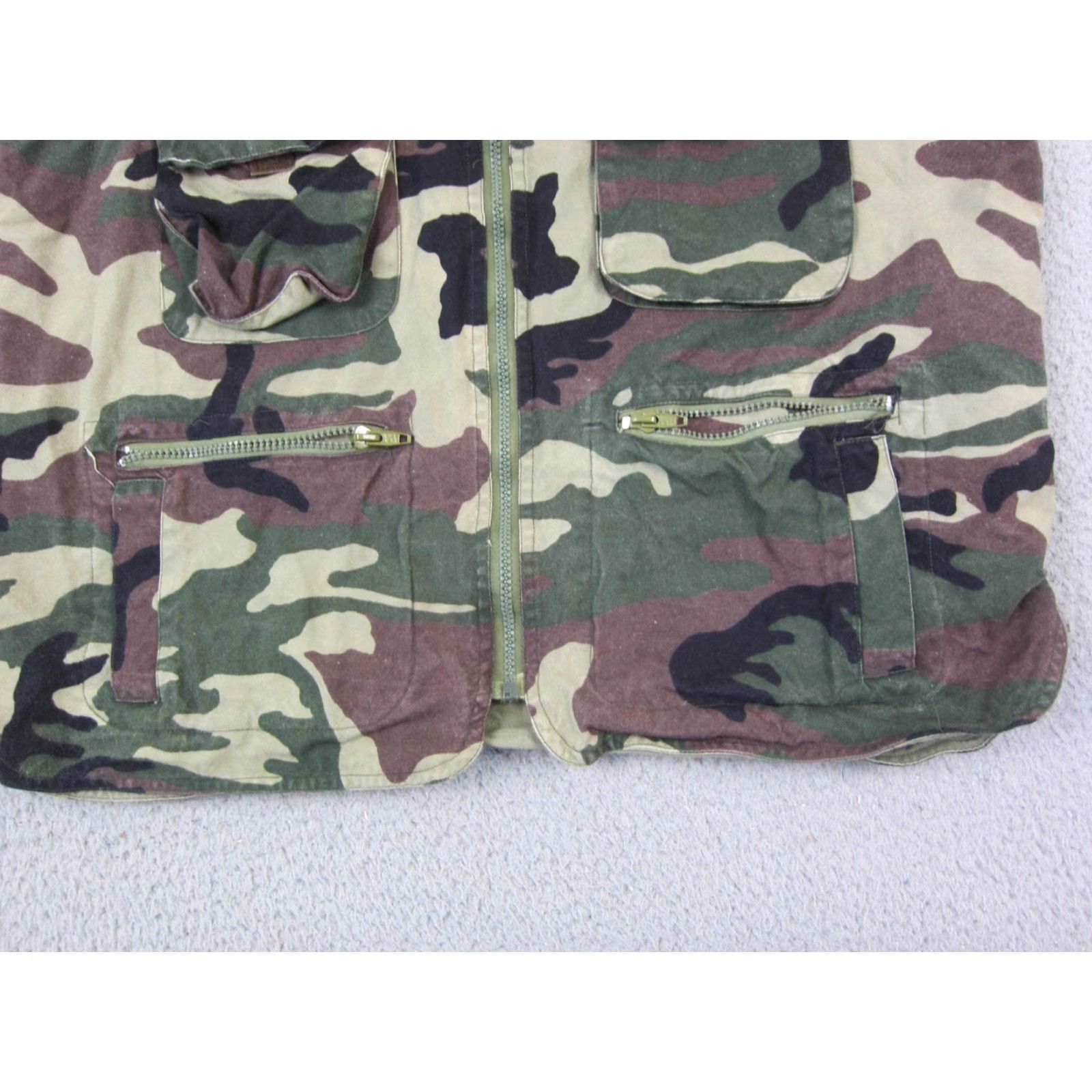 Vintage Weather-Rite Vintage Camouflage Vest Mens Large Green Camo Utility Hunting Outdoor Zip Full Zip Lightweight Lined 80s Mens Size US L / EU 52-54 / 3 - 2 Thumbnail
