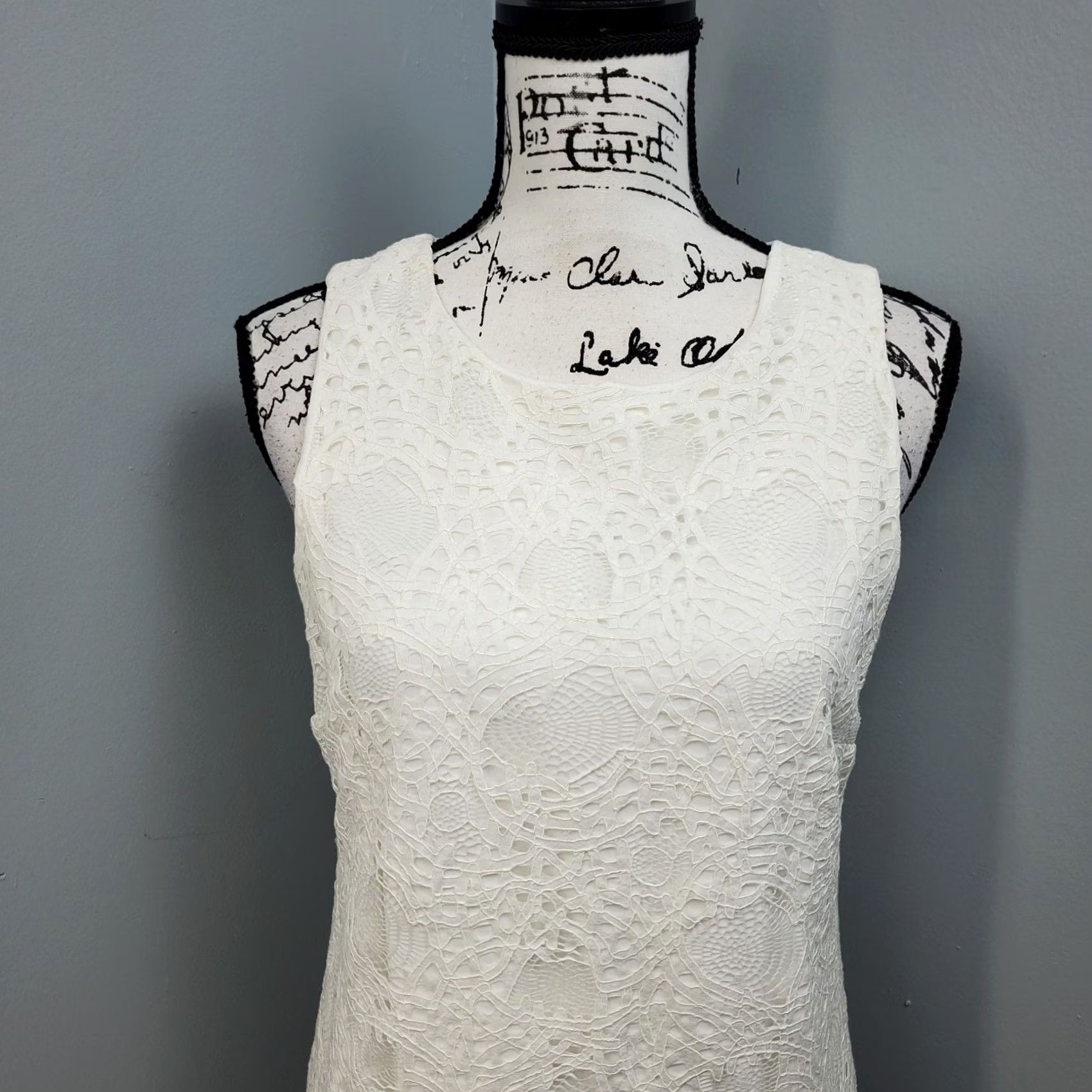 Vince Camuto Vince Camuto White Shift Dress Womens 8 Sleeveless Back Zip Knee Length Formal Party Cocktail Dress Size M / US 6-8 / IT 42-44 - 3 Thumbnail