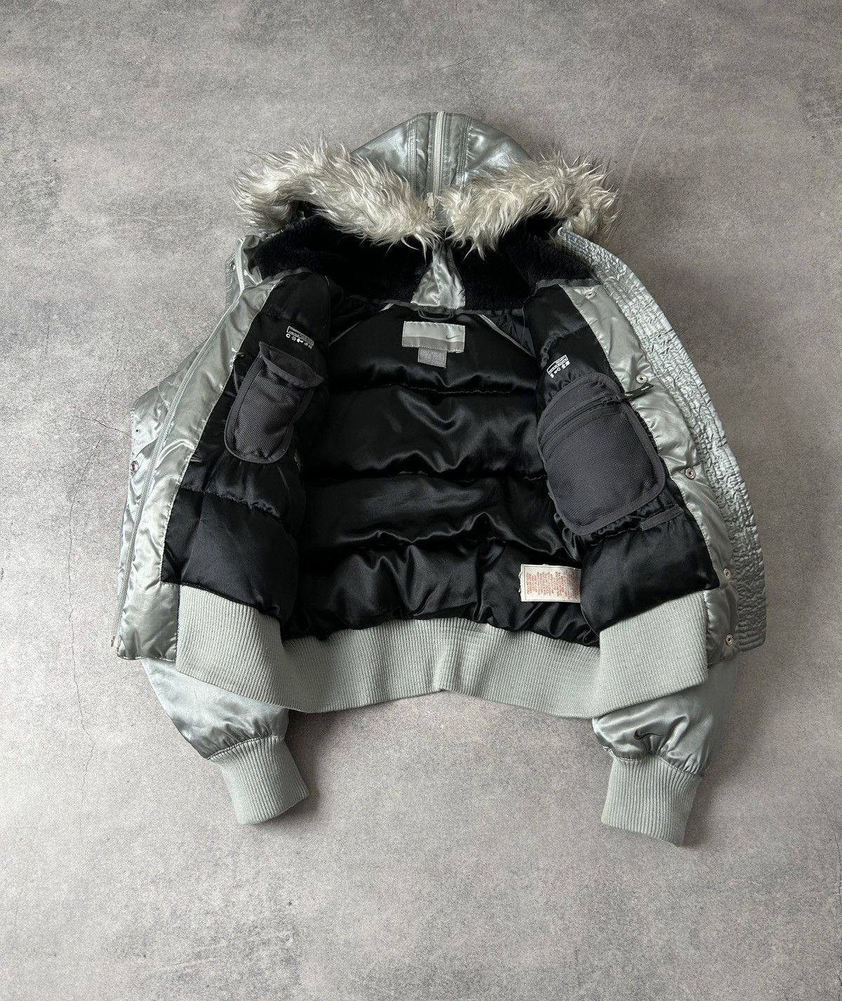 Nike Archive Nike B-2 silver puffer bombers jacket Size US M / EU 48-50 / 2 - 3 Thumbnail