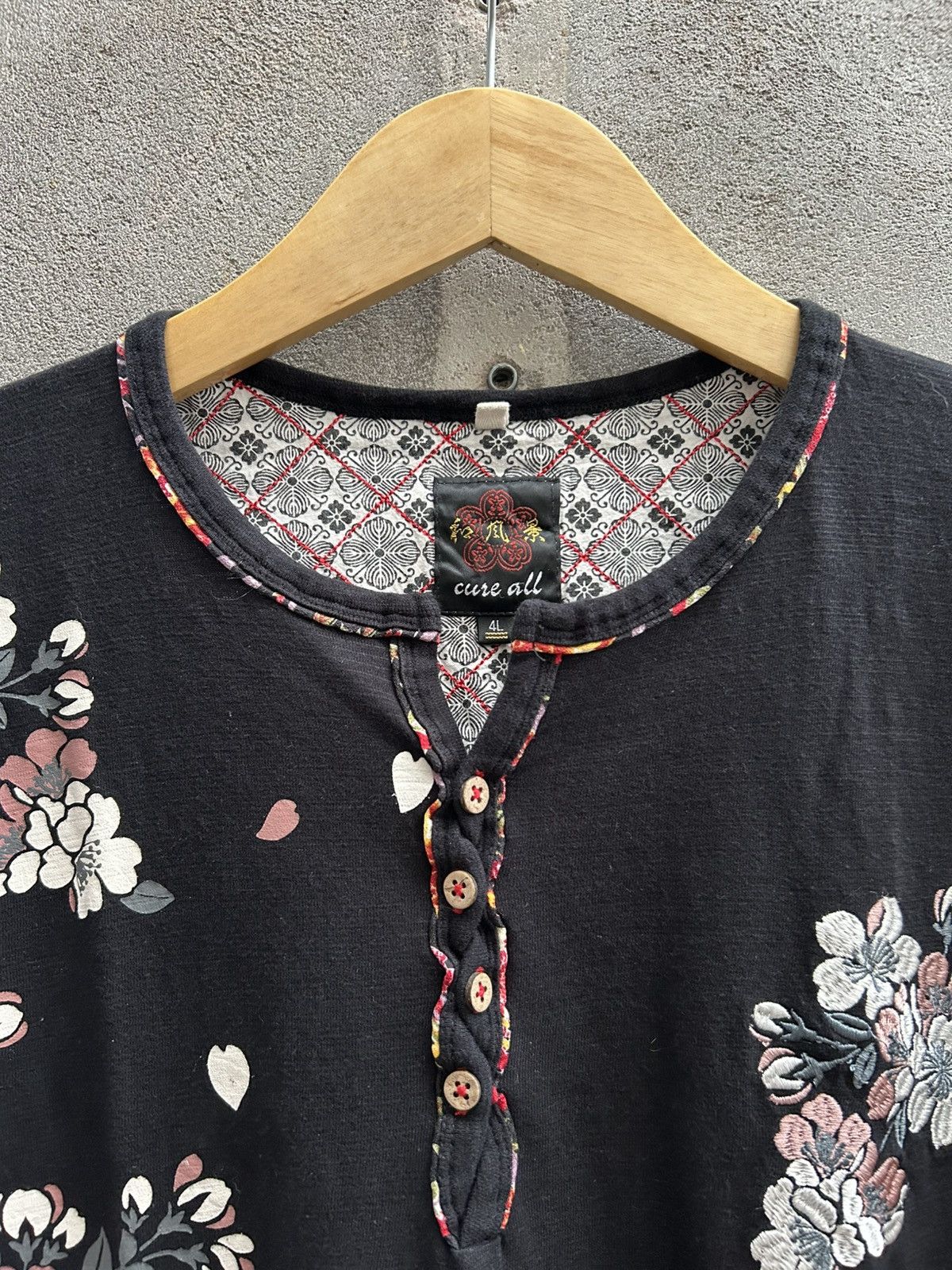 If Six Was Nine × Le Grande Bleu (L.G.B.) × Yohji Yamamoto Vintage Floral Henley Long Sleeve – Black Size US XXL / EU 58 / 5 - 7 Thumbnail