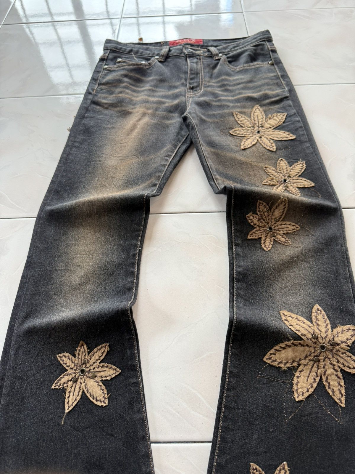 Japanese Brand Cosmo Japan Weed Leaf Suede Patch Mud Fade Flared Jeans Size US 27 - 13 Thumbnail
