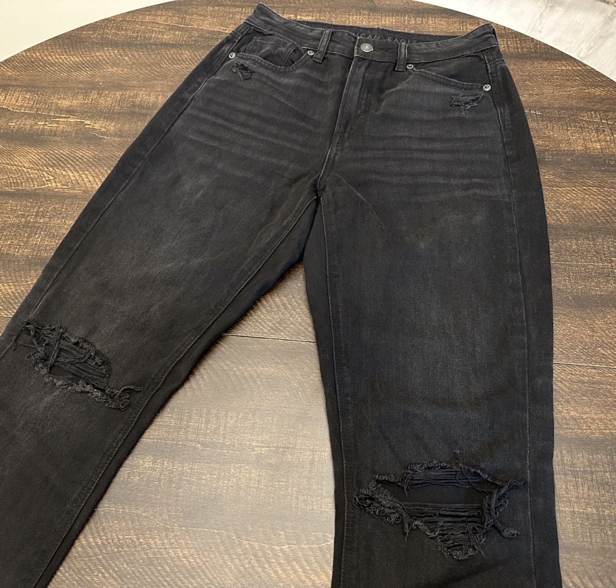 American Eagle Outfitters American Eagle Black Distressed Mom Jeans Size 4 Size 27" / US 4 / IT 40 - 2 Thumbnail
