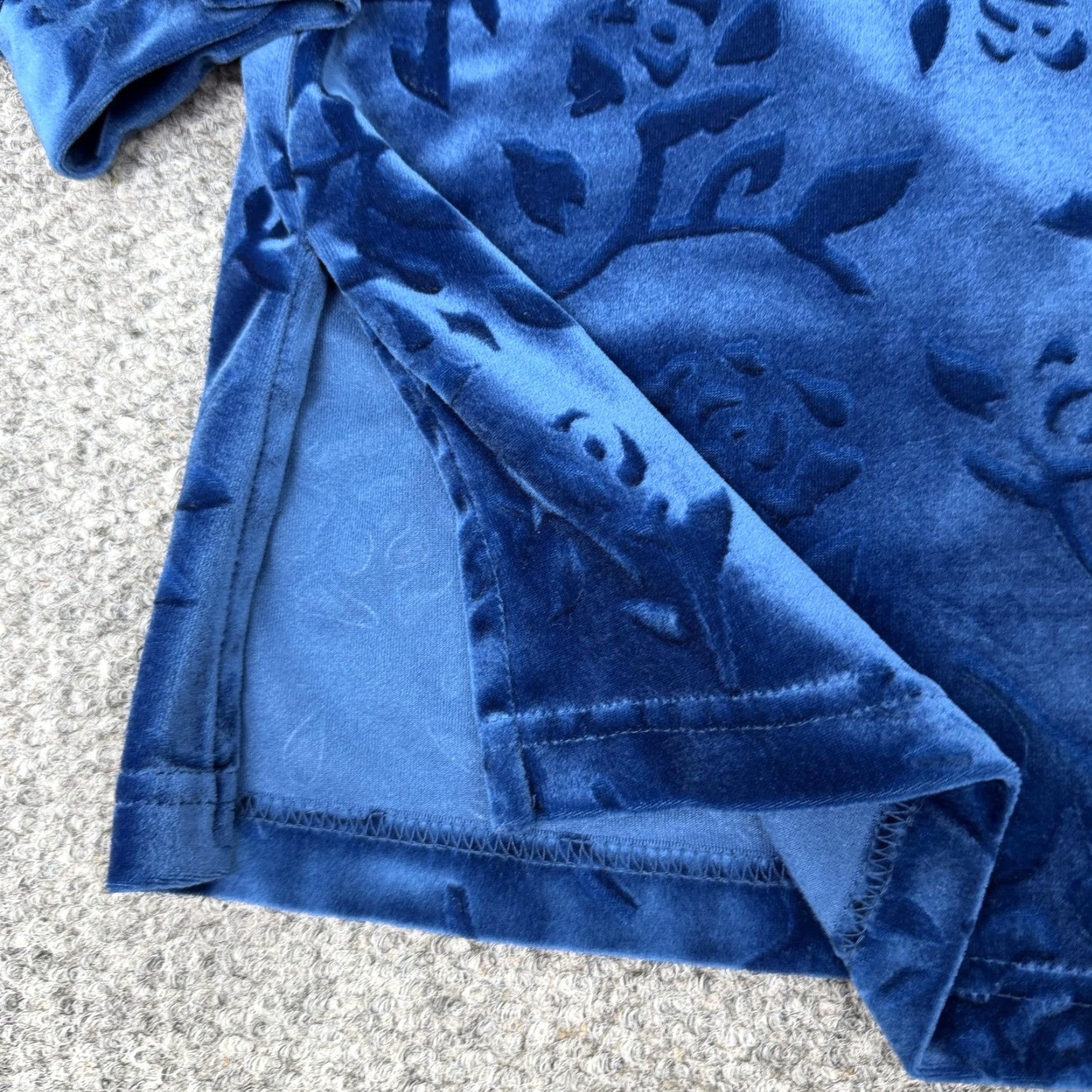 Diane von Furstenberg VINTAGE Diane von Furstenberg Shirt Womens L Blue Velvet Burnout Floral Made in USA Size L / US 10 / IT 46 - 5 Thumbnail