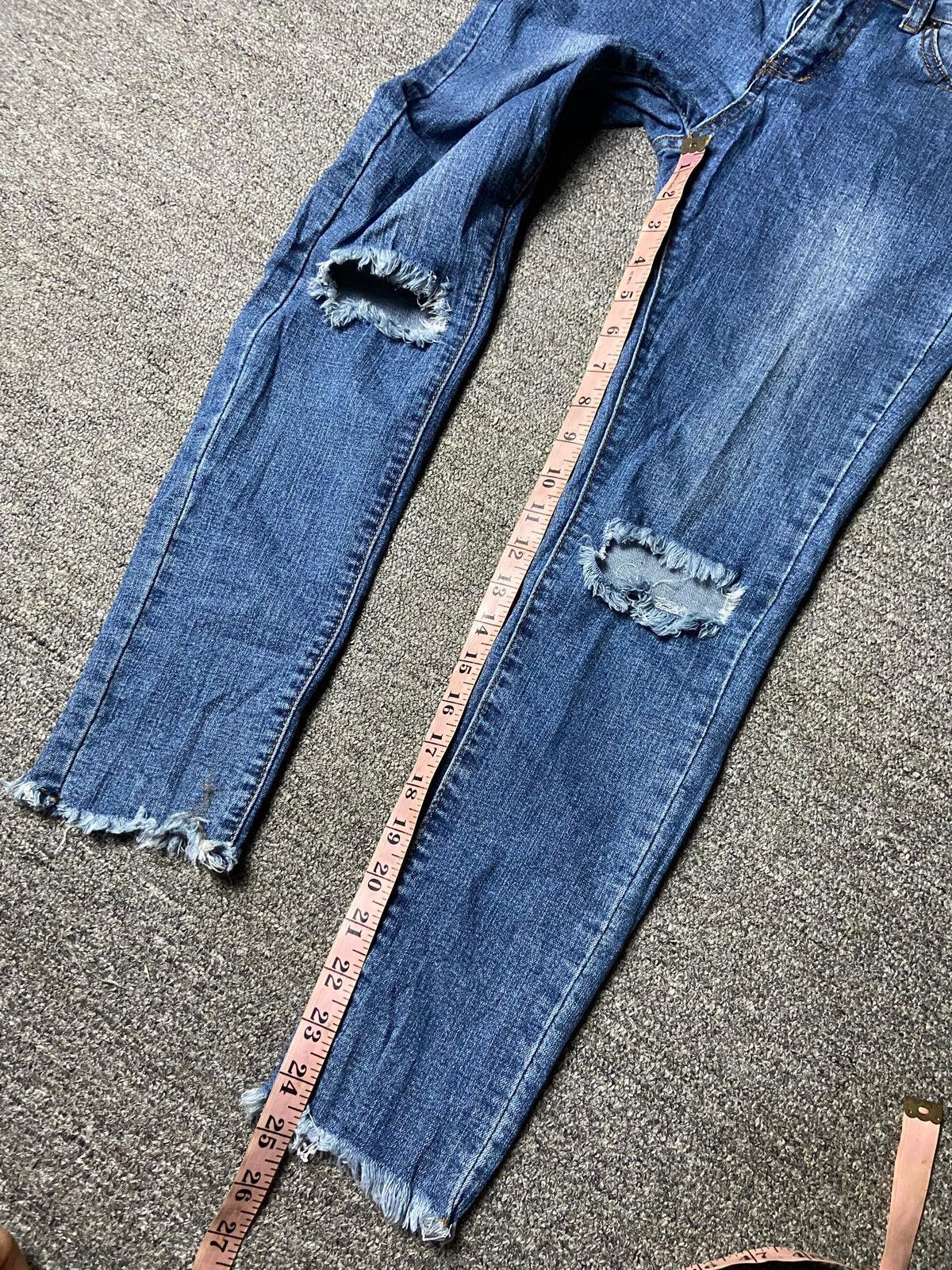 Acne Studios Acne Studios Knee Ripped Denim Jeans (162) Size 27" / US 4 / IT 40 - 8 Thumbnail