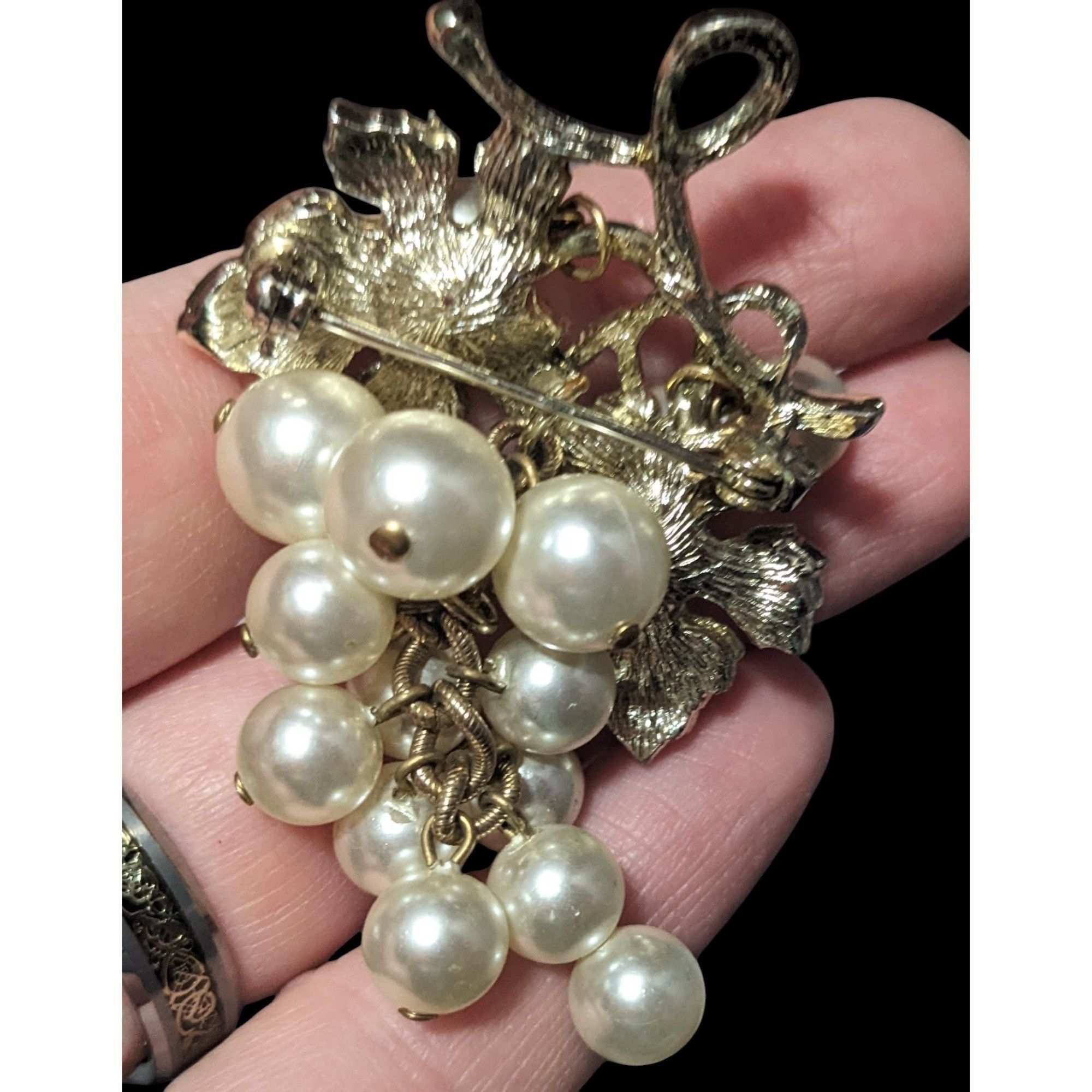 Other Vintage Glam Grape Bunch Faux Pearl Light Gold Tone Brooch Size ONE SIZE - 2 Thumbnail