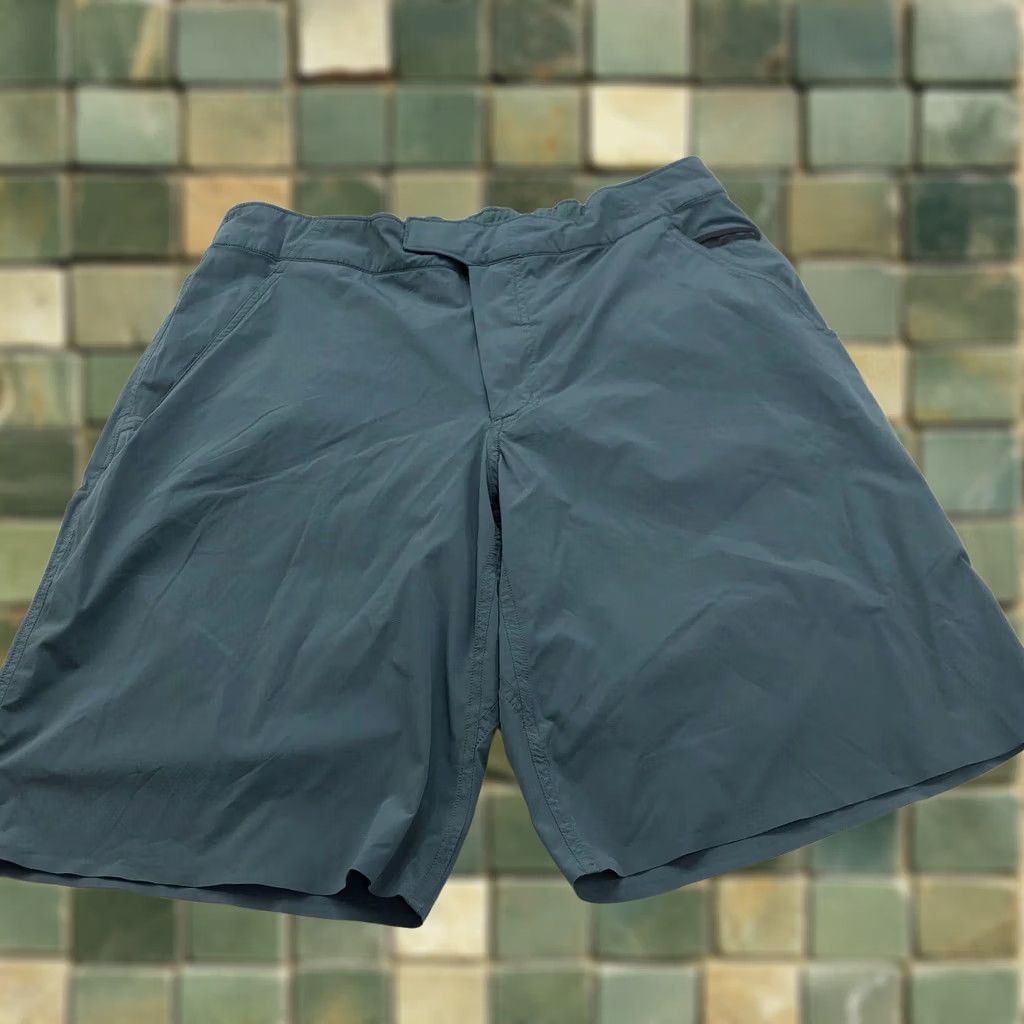 Lululemon Lululemon Shorts 36 Casual Regular Inseam 11" Elastic Waist Belt Loops Nylon Polyester Spandex 90s VTG Blue Mens Size US 36 / EU 52 - 1 Thumbnail