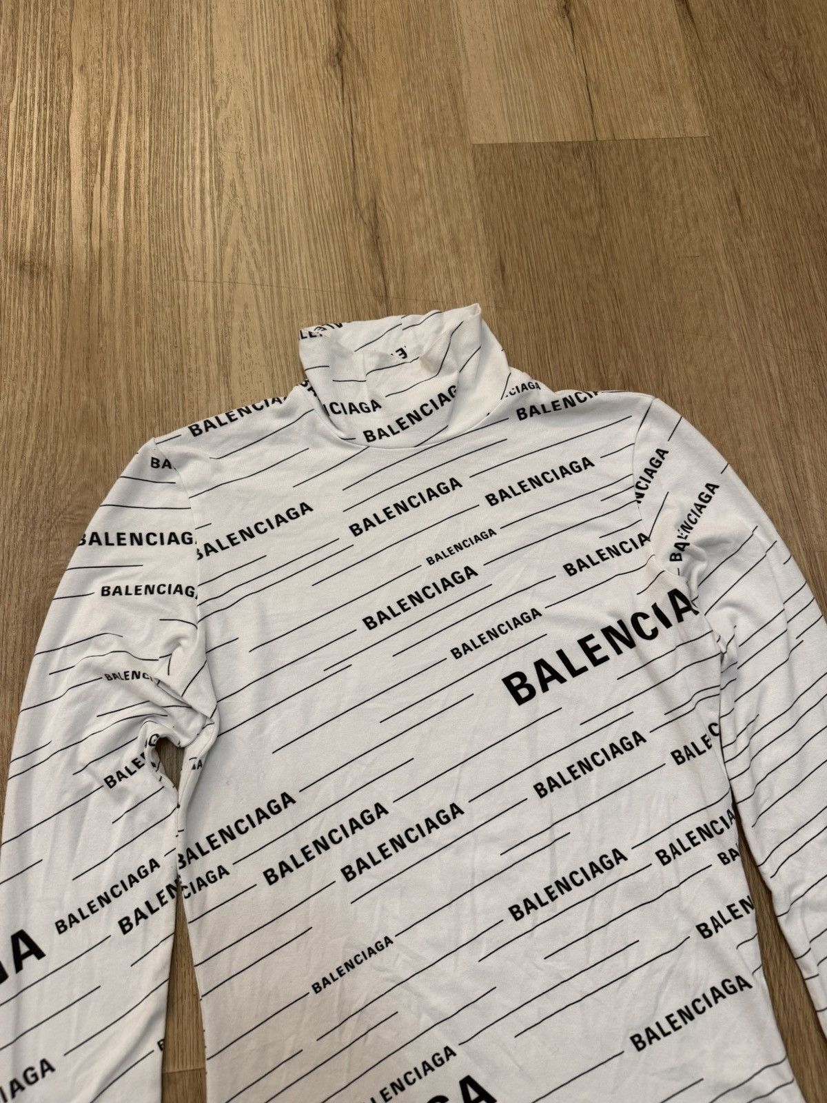 Balenciaga Balenciaga Paris White Diagonal Logo Turtleneck Viscose XS Size XS / US 0-2 / IT 36-38 - 4 Thumbnail