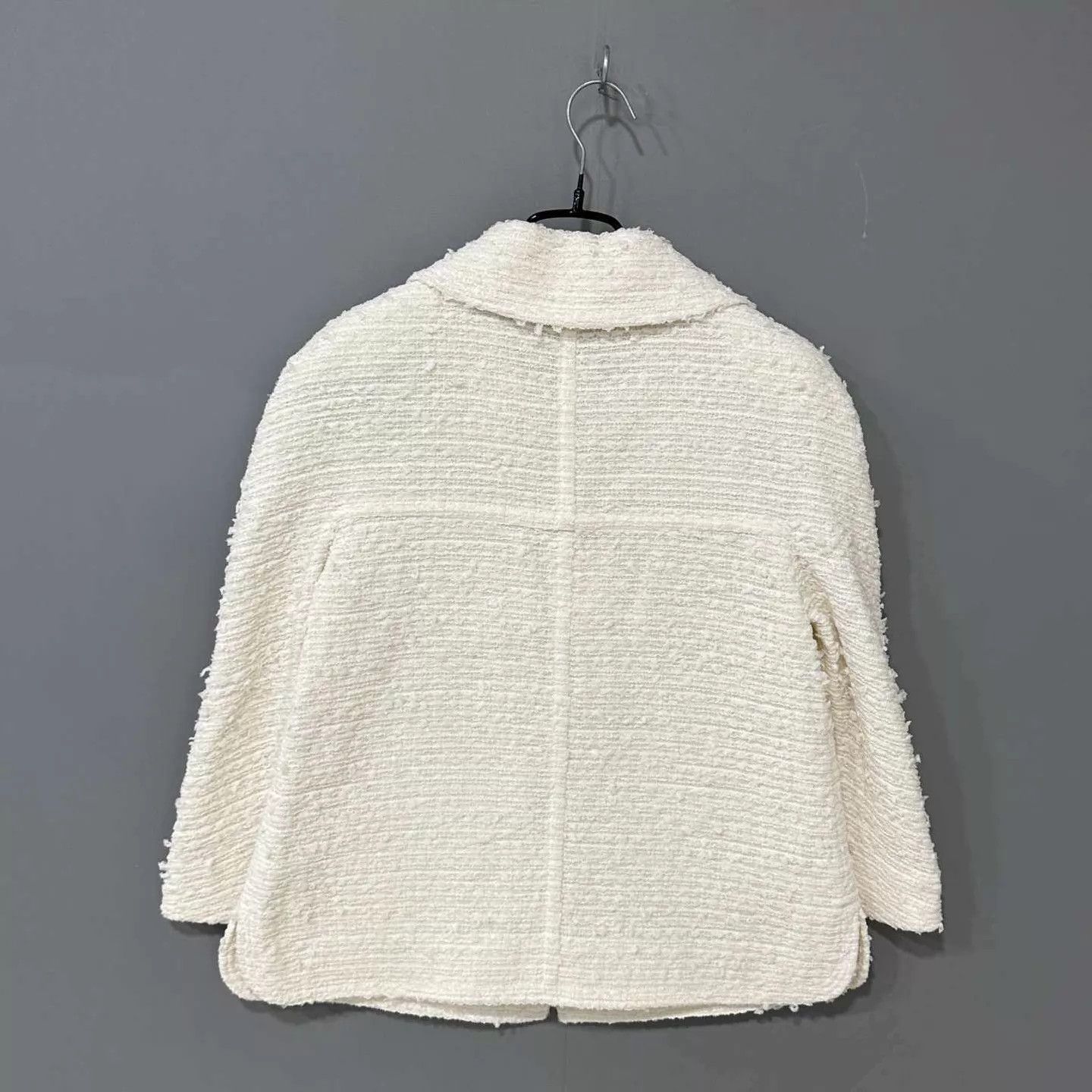 Chanel Chanel white tweed lion button blazer Size S / US 4 / IT 40 - 3 Thumbnail
