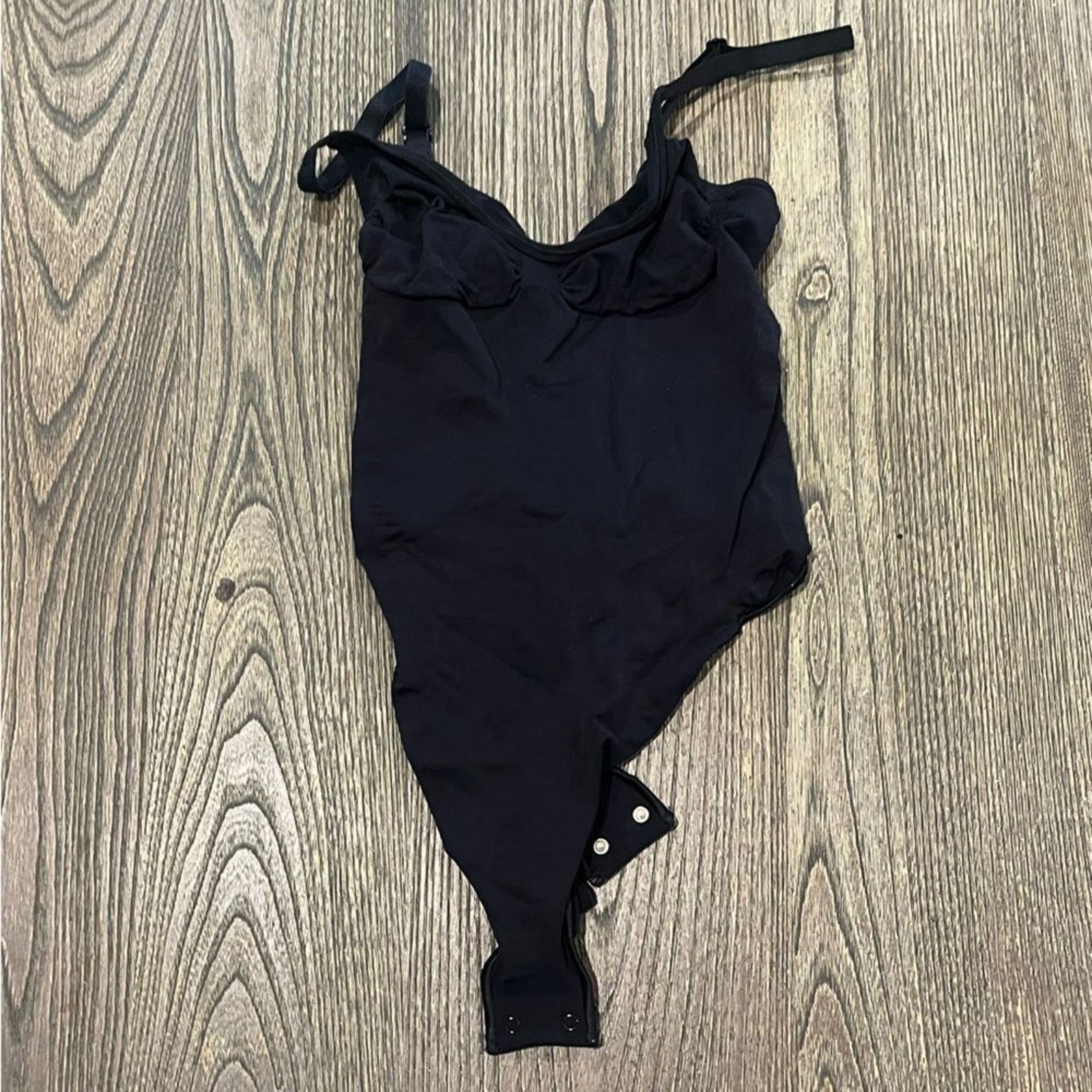 SKIMS NWOT Skims Shapewear Seamless Sculpt Brief Thong Bodysuit L Size L / US 10 / IT 46 - 1 Thumbnail