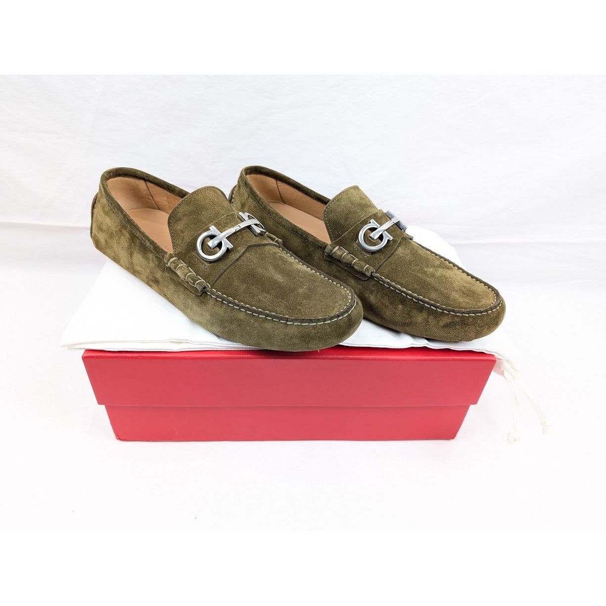 Salvatore Ferragamo o1rshd1 Suede Calf Loafers in Olive Size US 10 / EU 43 - 21 Thumbnail