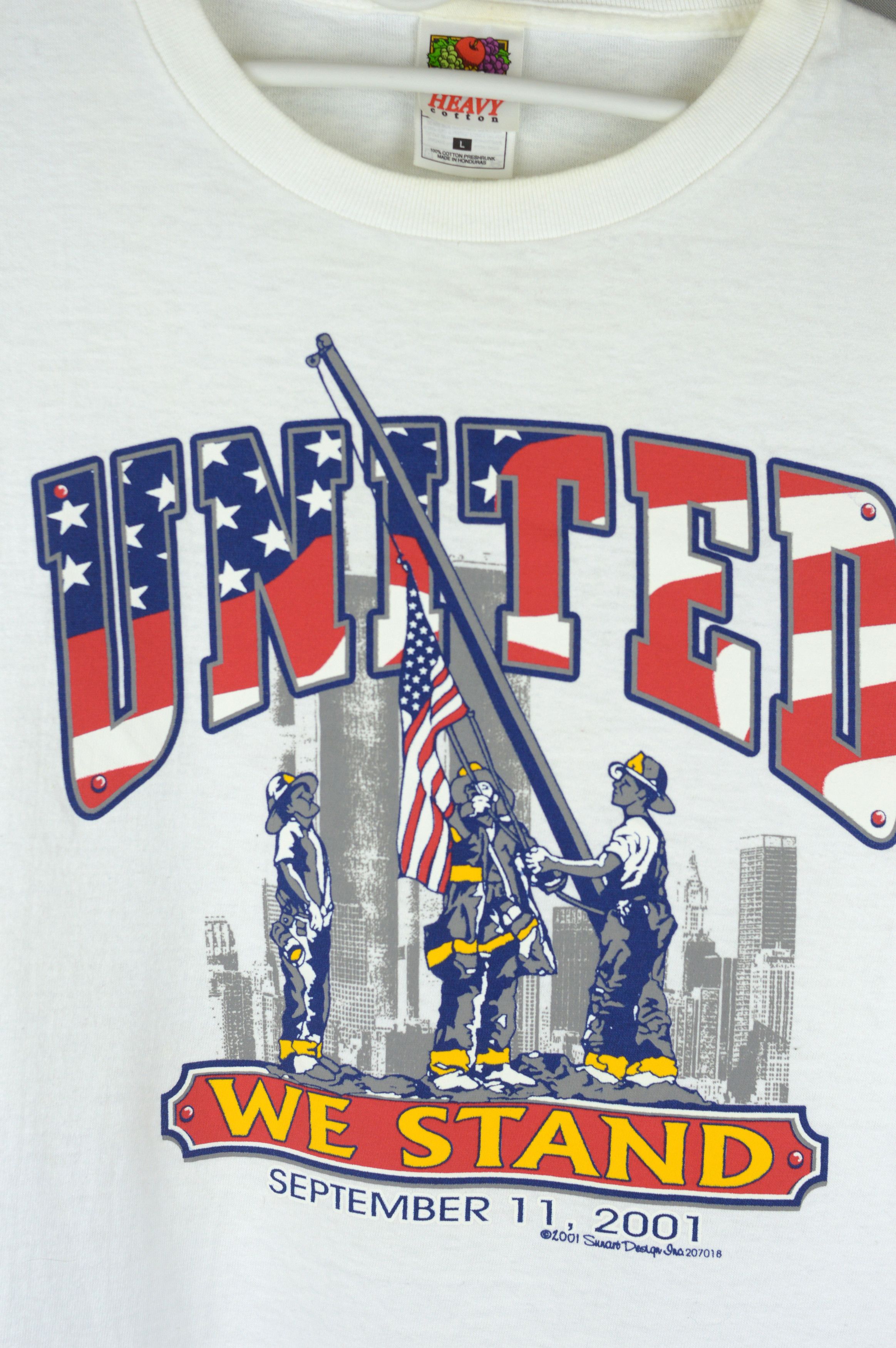 Vintage Vintage United We Stand September 11 2001 t shirrt Size US L / EU 52-54 / 3 - 2 Thumbnail