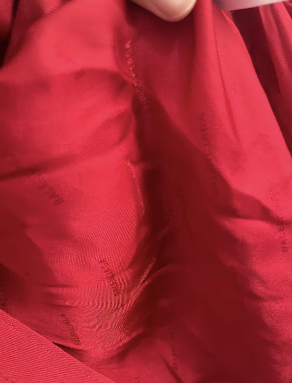 Balenciaga Balenciaga 19ss red shirts Size US M / EU 48-50 / 2 - 6 Thumbnail