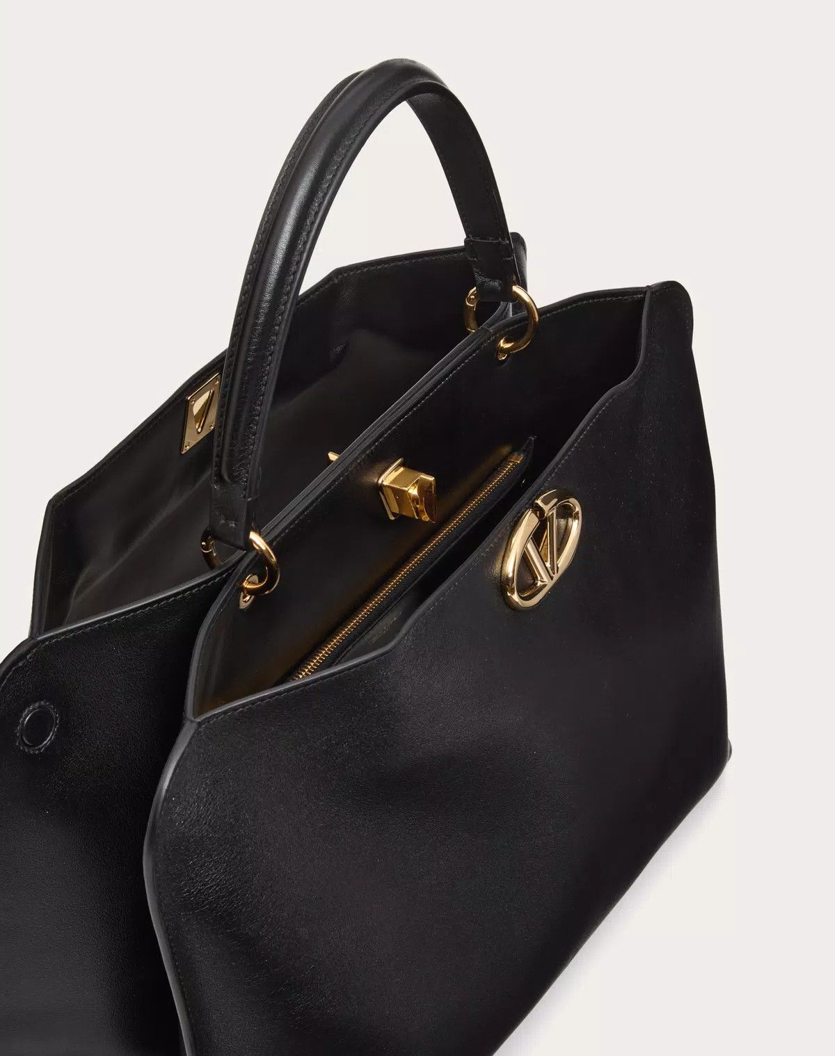 Valentino oc11z0725 Size:OS/2gether Leather Handbag in Black Size ONE SIZE - 4 Thumbnail