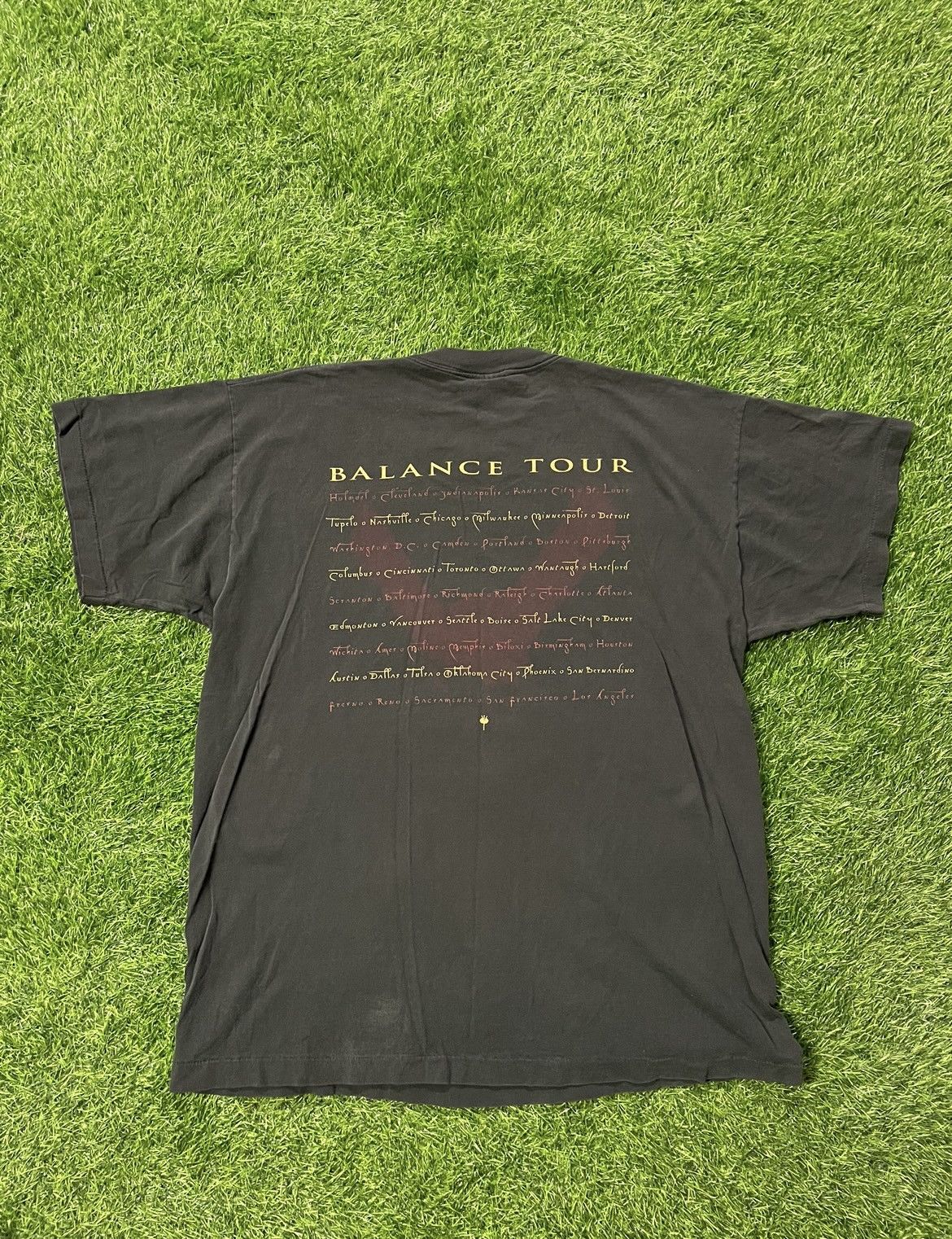 Vintage Vintage Van Halen Balance 1995 Tour Tee Shirt Size XL Size US XL / EU 56 / 4 - 2 Thumbnail
