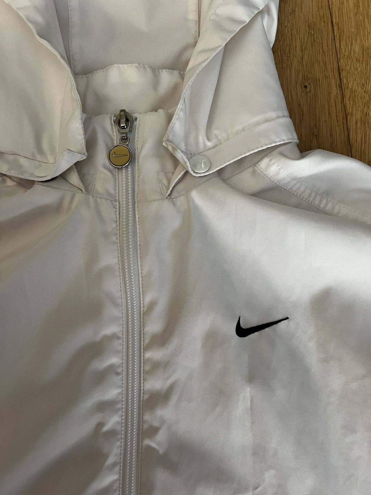 Nike × Vintage NIKE White Lightweight Windbreaker Activewear Jacket Small Size S / US 4 / IT 40 - 2 Thumbnail