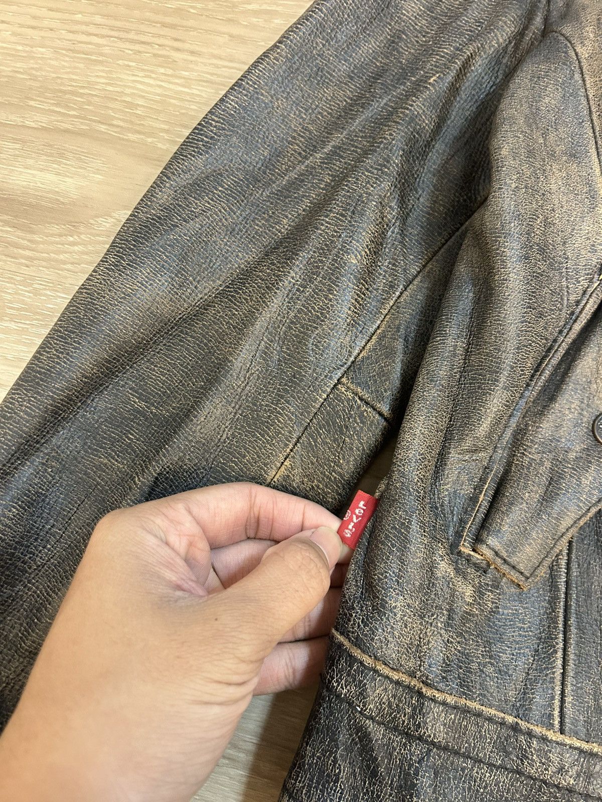 Levi's Levi’s Distressed Cowhide Leather Biker Jacket Vintage Style Size US L / EU 52-54 / 3 - 5 Thumbnail