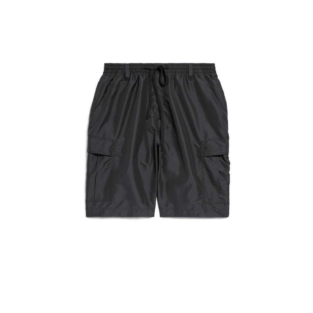 Balenciaga o1s1wg110526 Cargo Shorts in Black Size US 30 / EU 46 - 1 Thumbnail