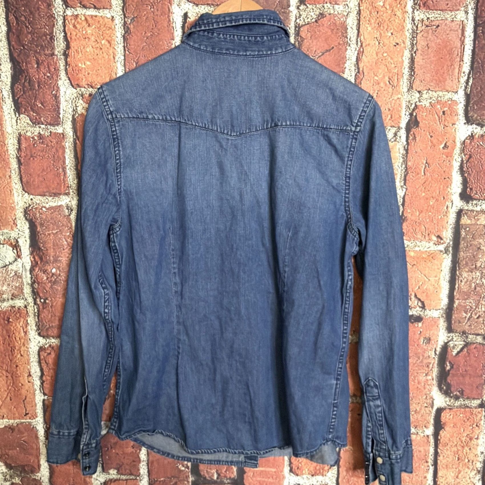Gap VINTAGE GAP Top Womens Medium Blue Denim Pearl Snap Western Shirt Size M / US 6-8 / IT 42-44 - 3 Thumbnail