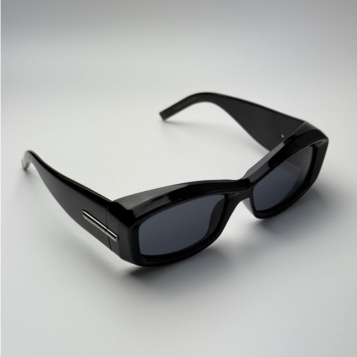 Givenchy BRAND NEW Givenchy Sunglasses GV40044U 01A BlackGrey Unisex Size ONE SIZE - 5 Thumbnail