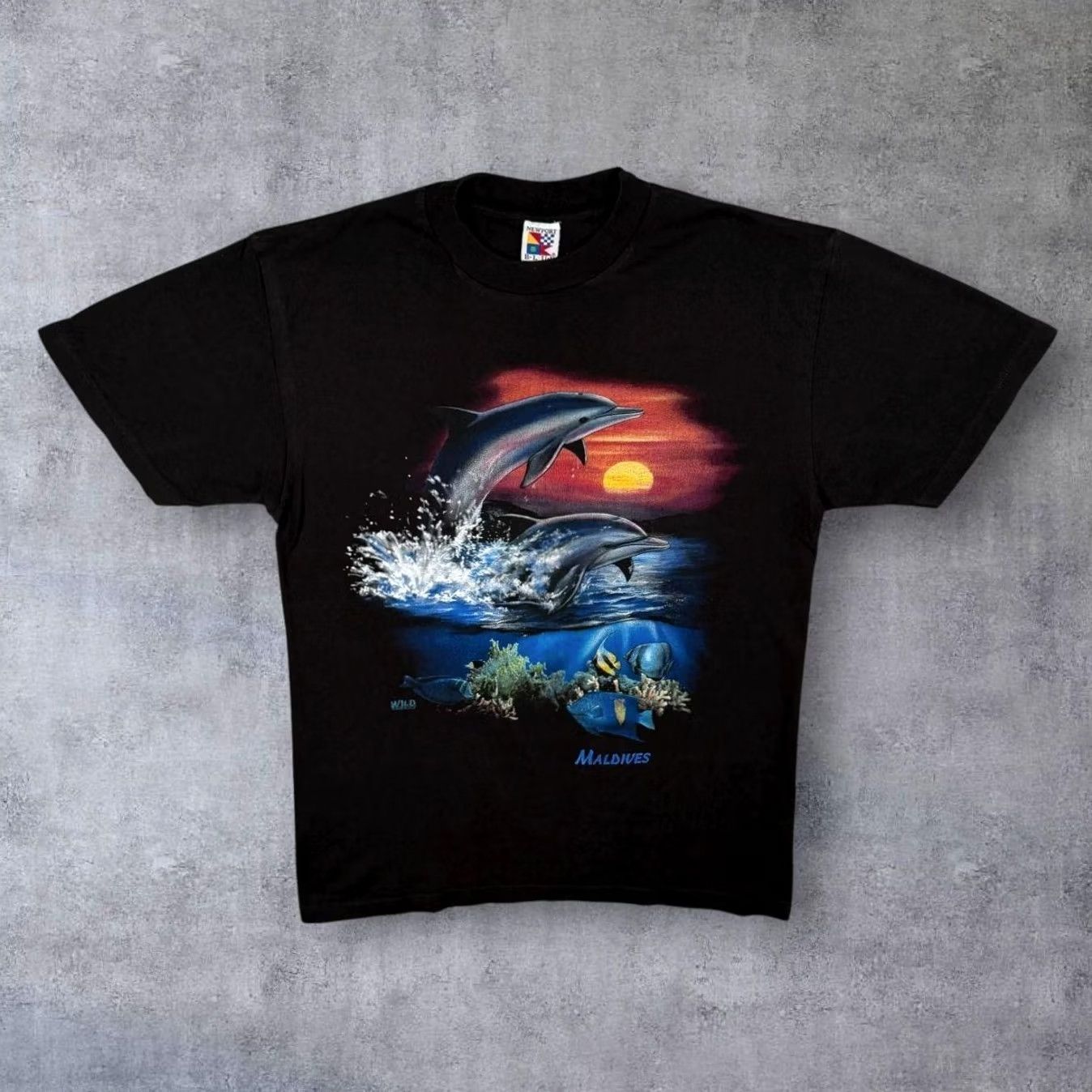 Vintage VINTAGE Newport Blue Maldives Dolphin Tourist Souvenir Black Cotton T-Shirt Large Mens Size US L / EU 52-54 / 3 - 2 Thumbnail