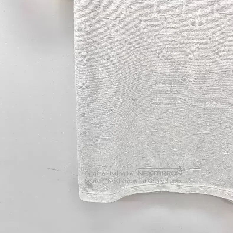 Louis Vuitton Louis Vuitton White logo full dark print cotton round neck Size US S / EU 44-46 / 1 - 4 Thumbnail