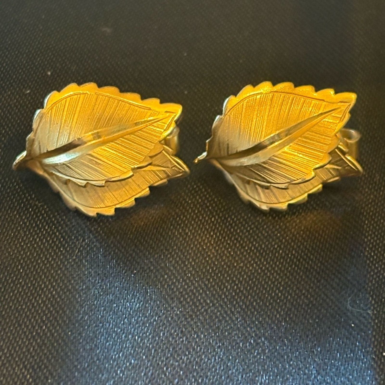 Other Vintage Signed GIOVANNI Double Leaf CLIP ON Earrings Size ONE SIZE - 2 Thumbnail