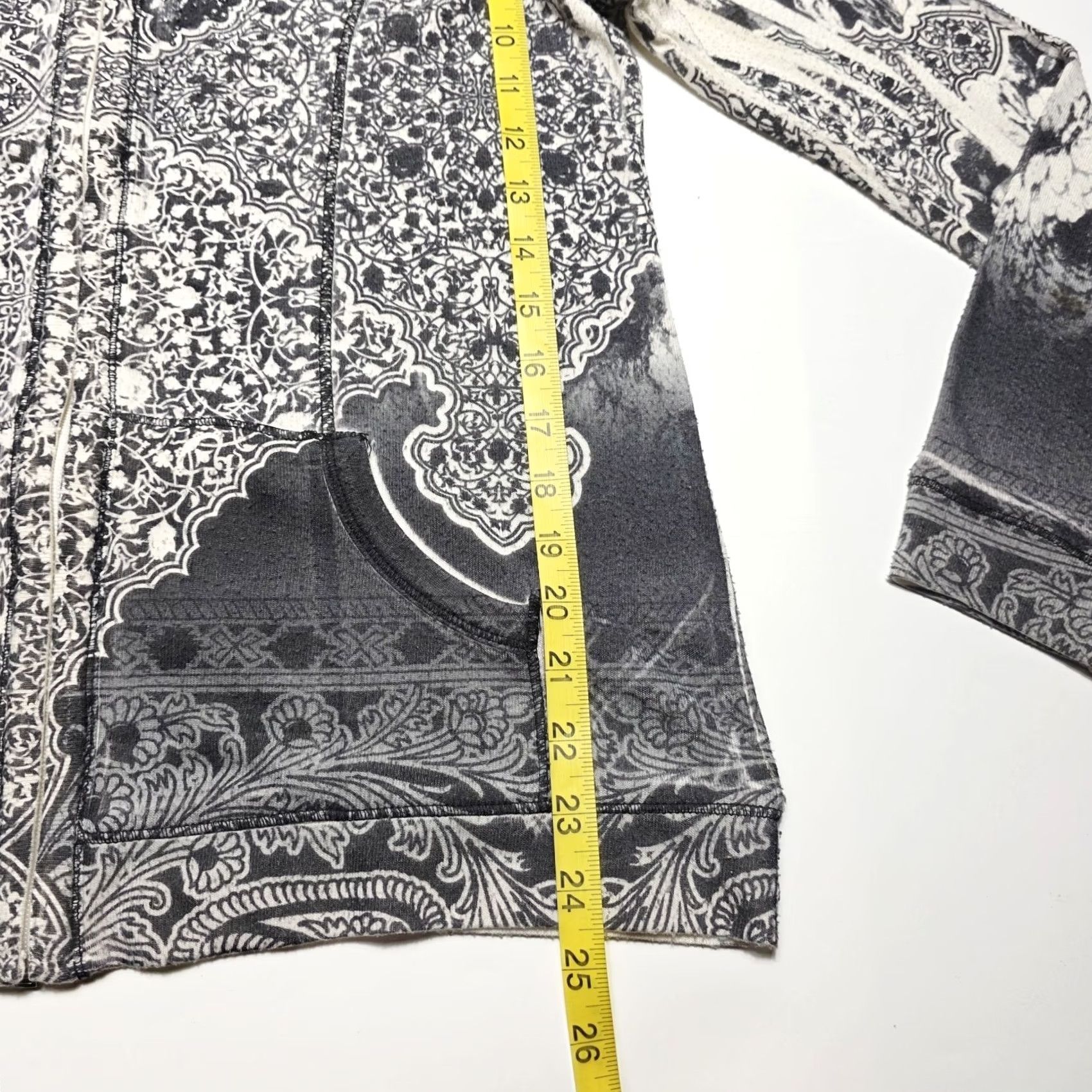 Vintage VINTAGE Christopher & Banks Paisley Embellished Graphic Hoodie Full Zip Y2k Size Medium Women Size M / US 6-8 / IT 42-44 - 6 Thumbnail