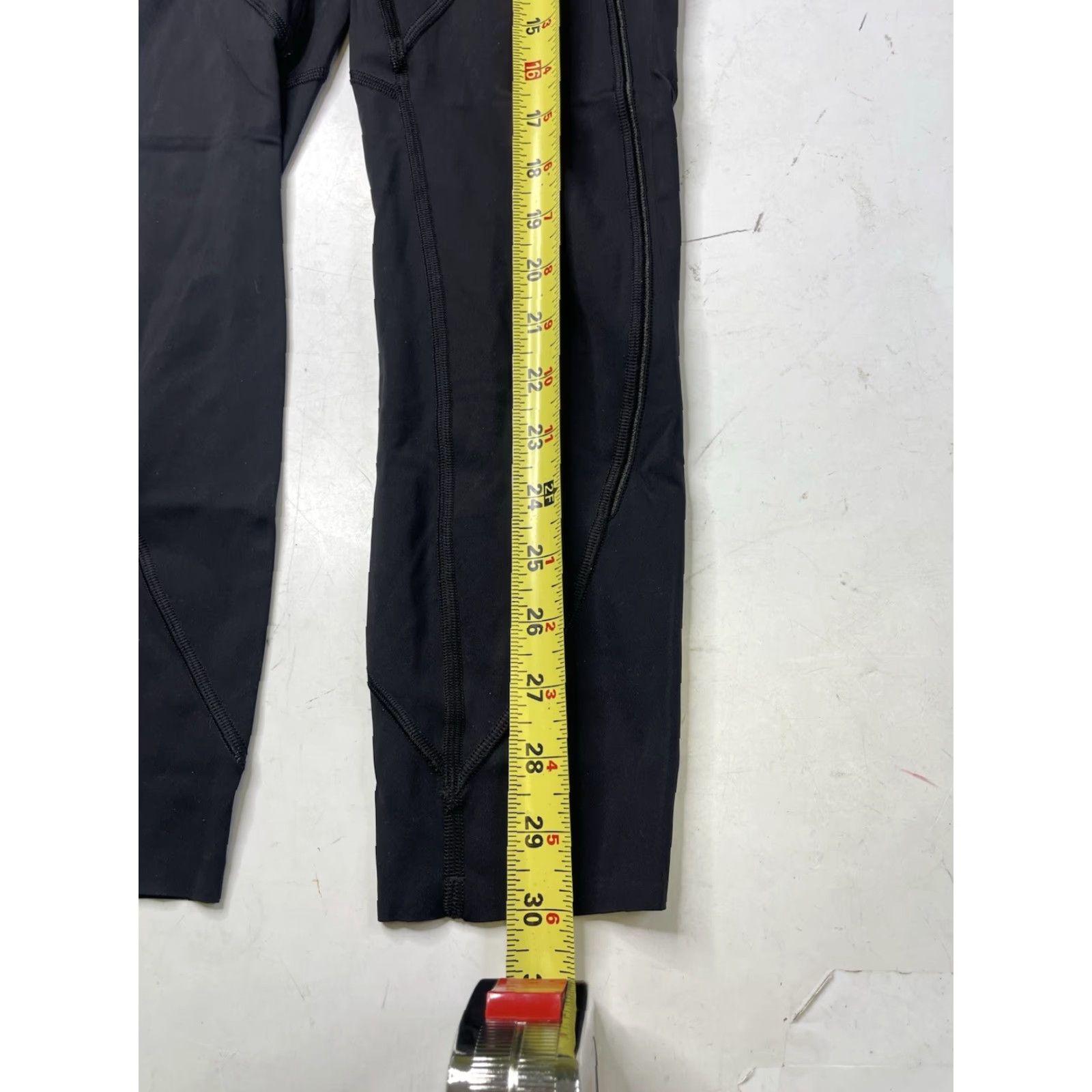 Lululemon Lululemon Leggings Women's Black Size 4 Activewear Ankle Spandex Pants Compression Area Leg Size 27" / US 4 / IT 40 - 5 Thumbnail