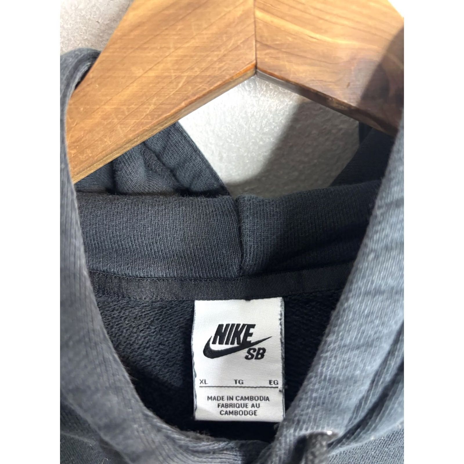 Nike Nike SB Hoodie Mens XL Black Yellow Flower Graphic Skate Sweatshirt Pullover Size US XL / EU 56 / 4 - 3 Thumbnail