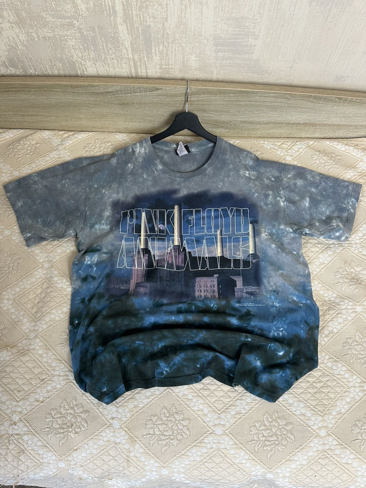 Liquid Blue 🔥 Pink Floyd Animals 2002 Album 1987 T Shirt Liquid Blue Y2K Size US XL / EU 56 / 4 - 1 Thumbnail