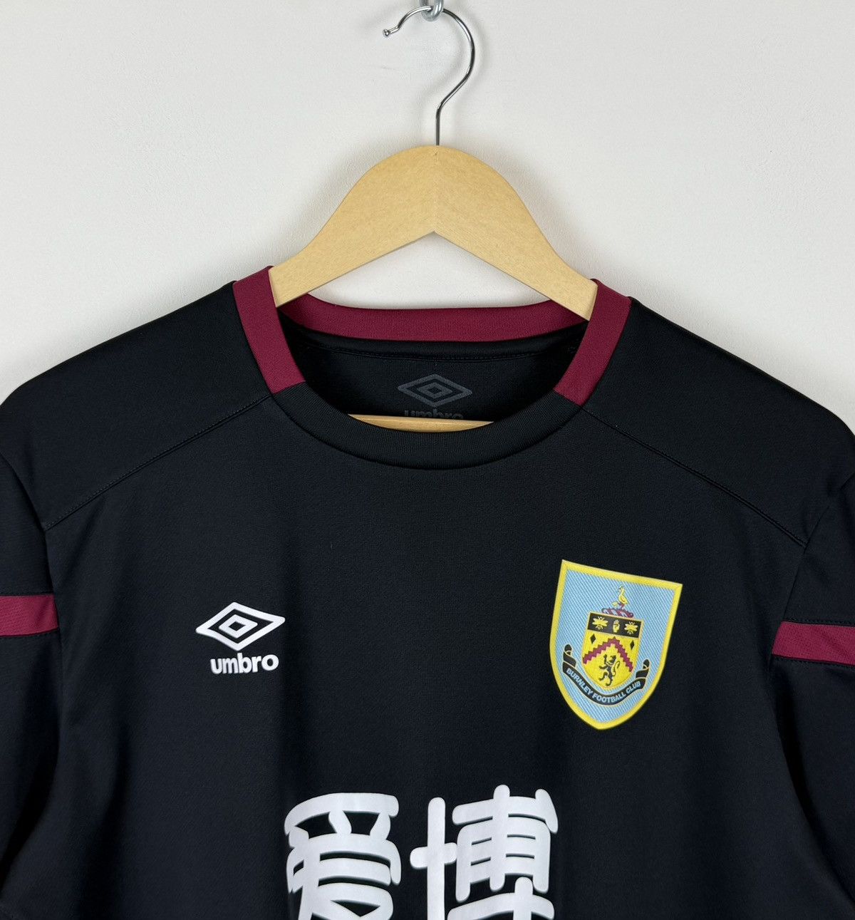Vintage Burnley 2019/2020 Training Soccer Jersey Football Shirt Size US L / EU 52-54 / 3 - 2 Thumbnail